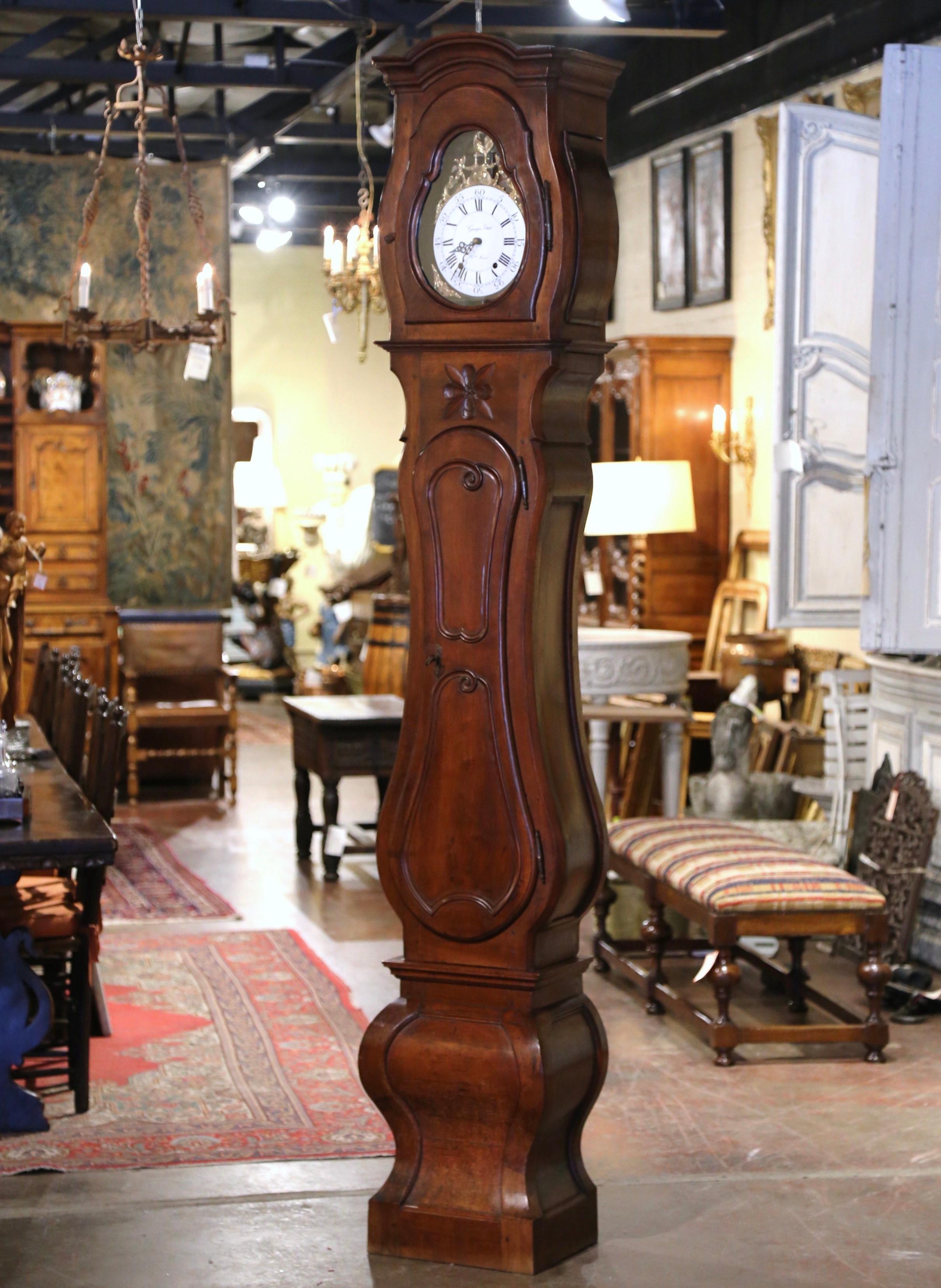 18th Century French Louis XIV Carved Walnut Tall Case Clock with Rooster In Excellent Condition For Sale In Dallas, TX