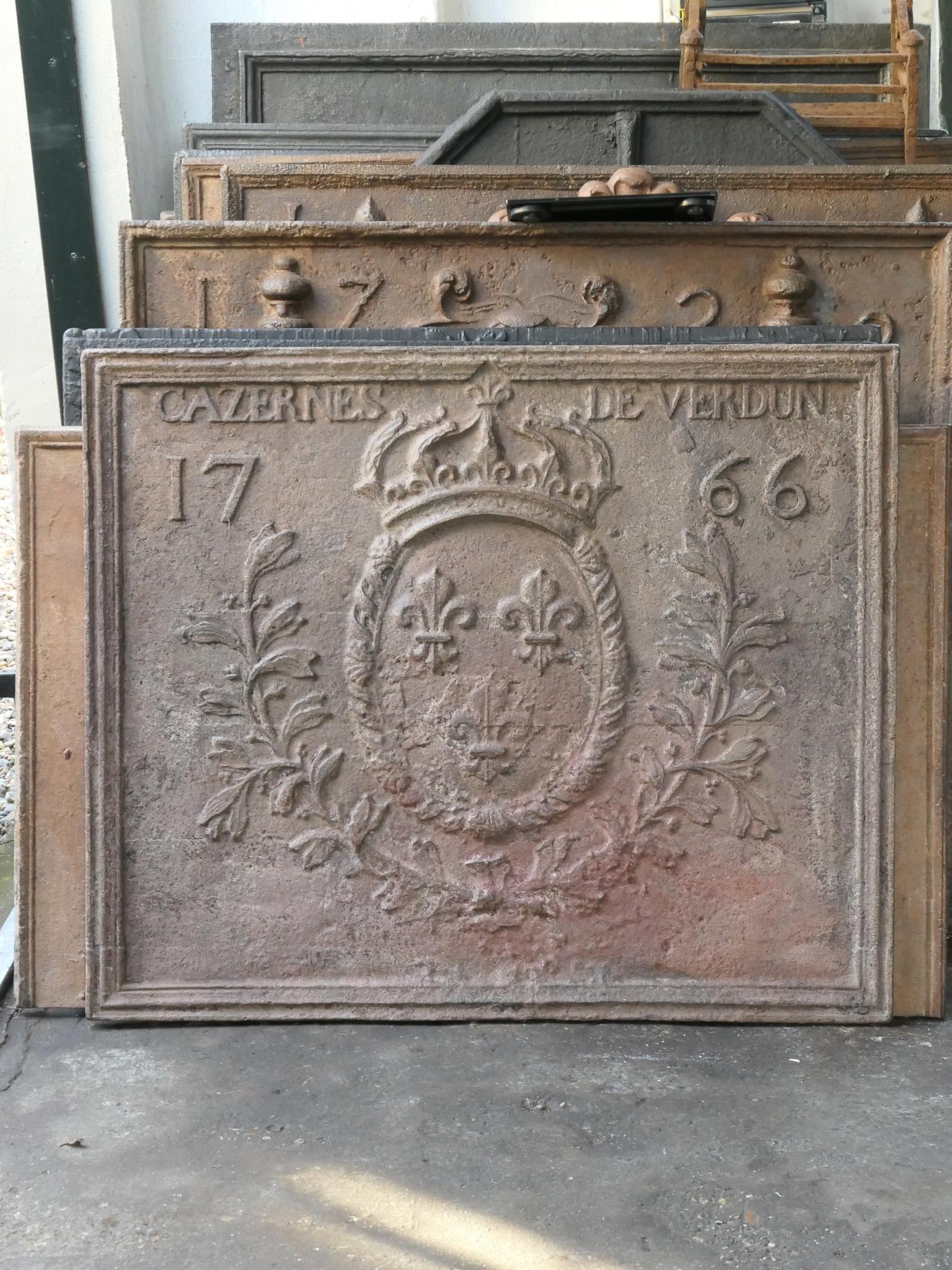 Beautiful 18th century French Louis XIV fireback with the arms of France. This is the coat of arms of the House of Bourbon, an originally French royal house that became a major dynasty in Europe. It delivered kings for Spain (Navarra), France, both