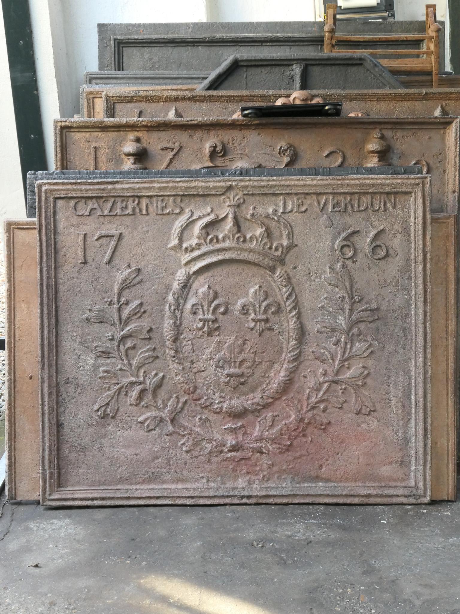18th Century French Louis XIV 'Coat of Arms' Fireback In Fair Condition In Amerongen, NL