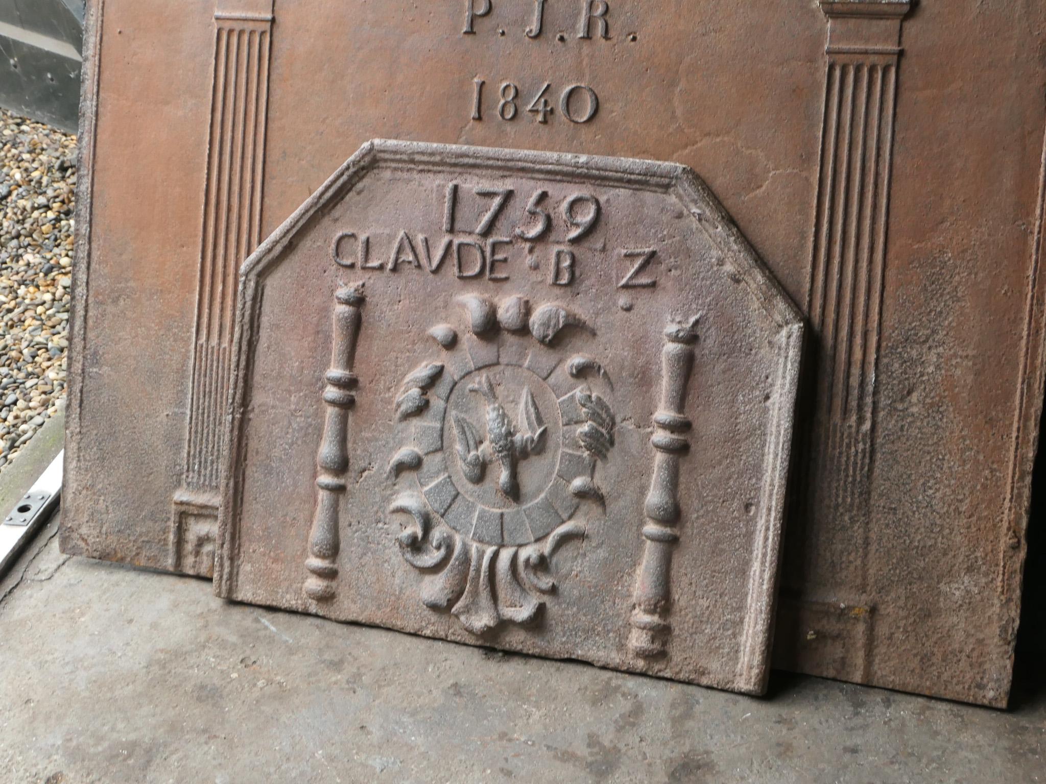 18th Century and Earlier 18th Century French Louis XIV 'Coat of Arms' Fireback / Backsplash For Sale