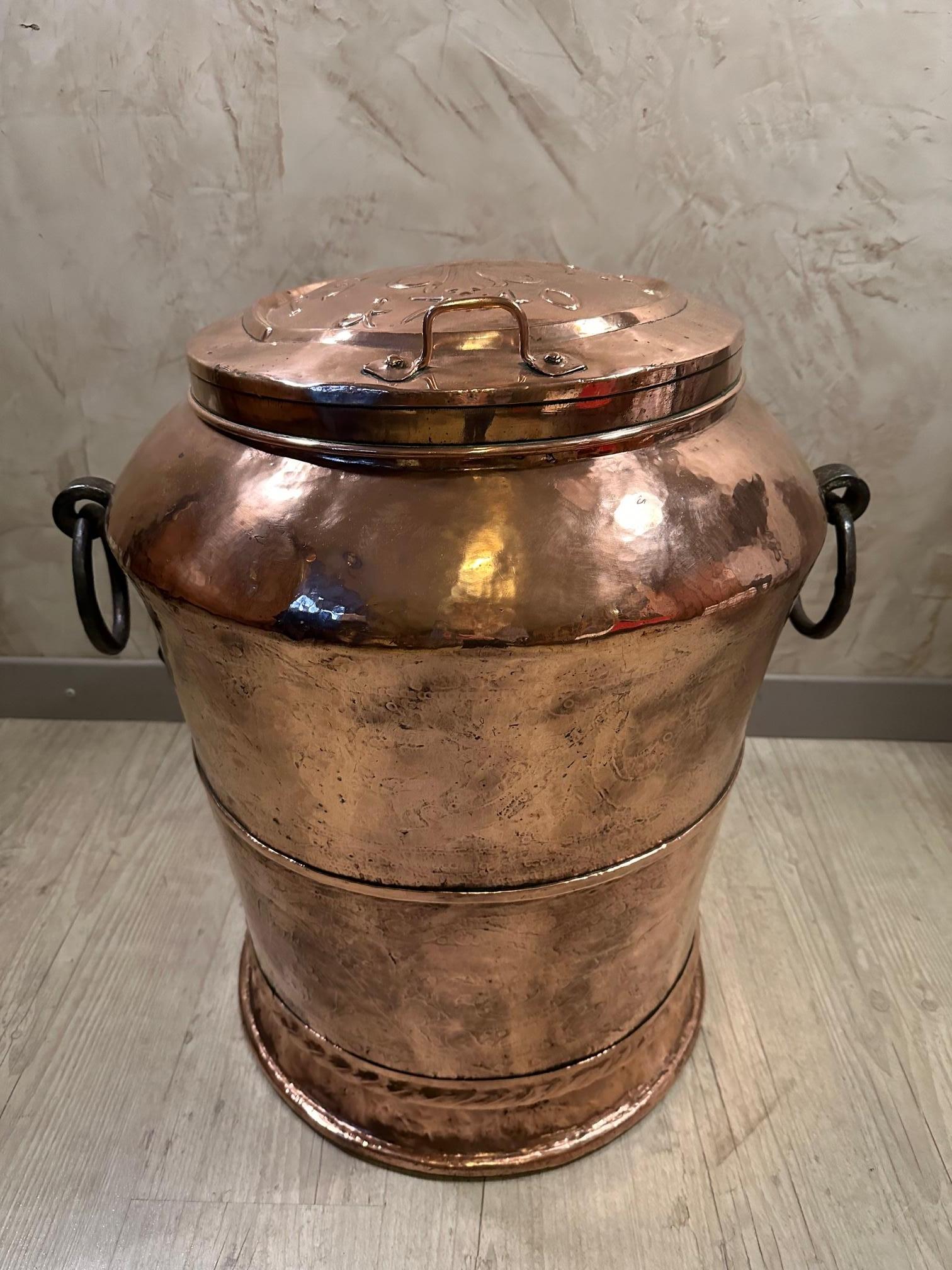 18th century French Louis XIV Copper Seeds Tank or Urn, 1740s In Good Condition For Sale In LEGNY, FR
