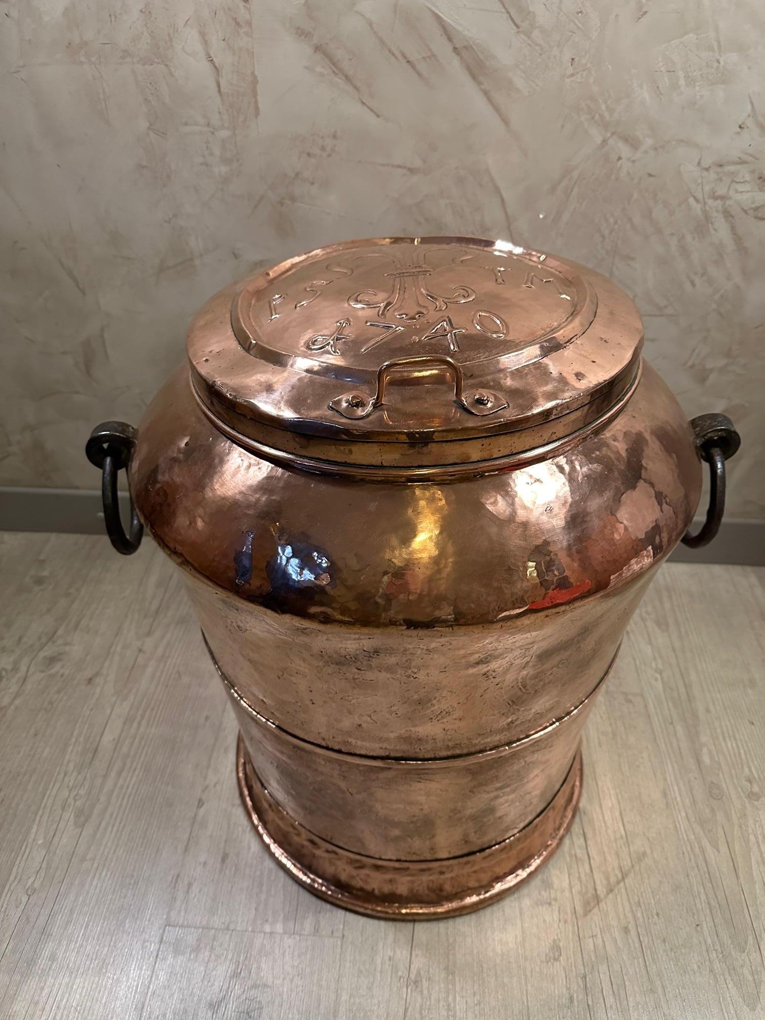 18th Century and Earlier 18th century French Louis XIV Copper Seeds Tank or Urn, 1740s For Sale