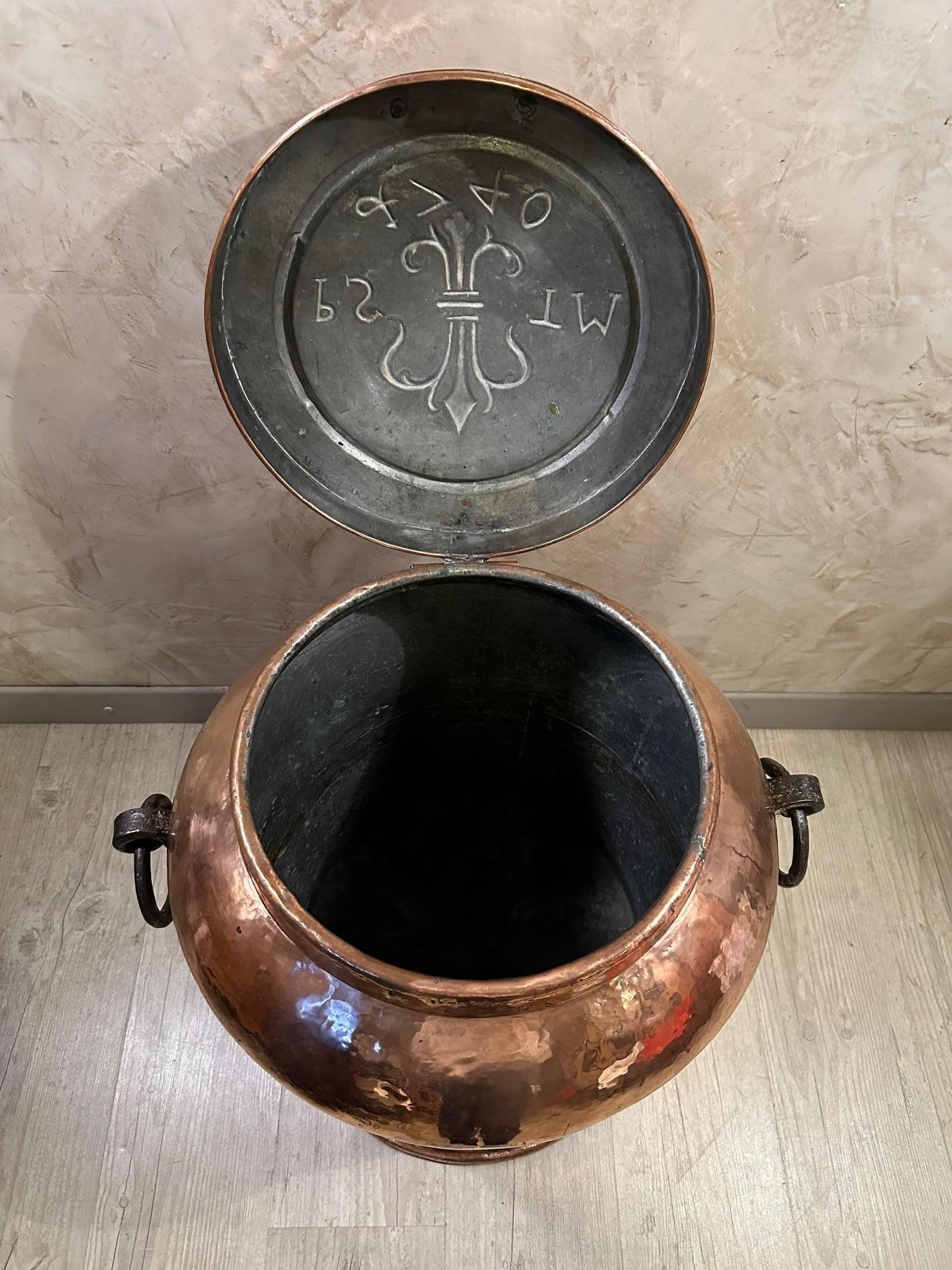 18. Jahrhundert Französisch Louis XIV Kupfer Seeds Tank oder Urne, 1740s im Angebot 4