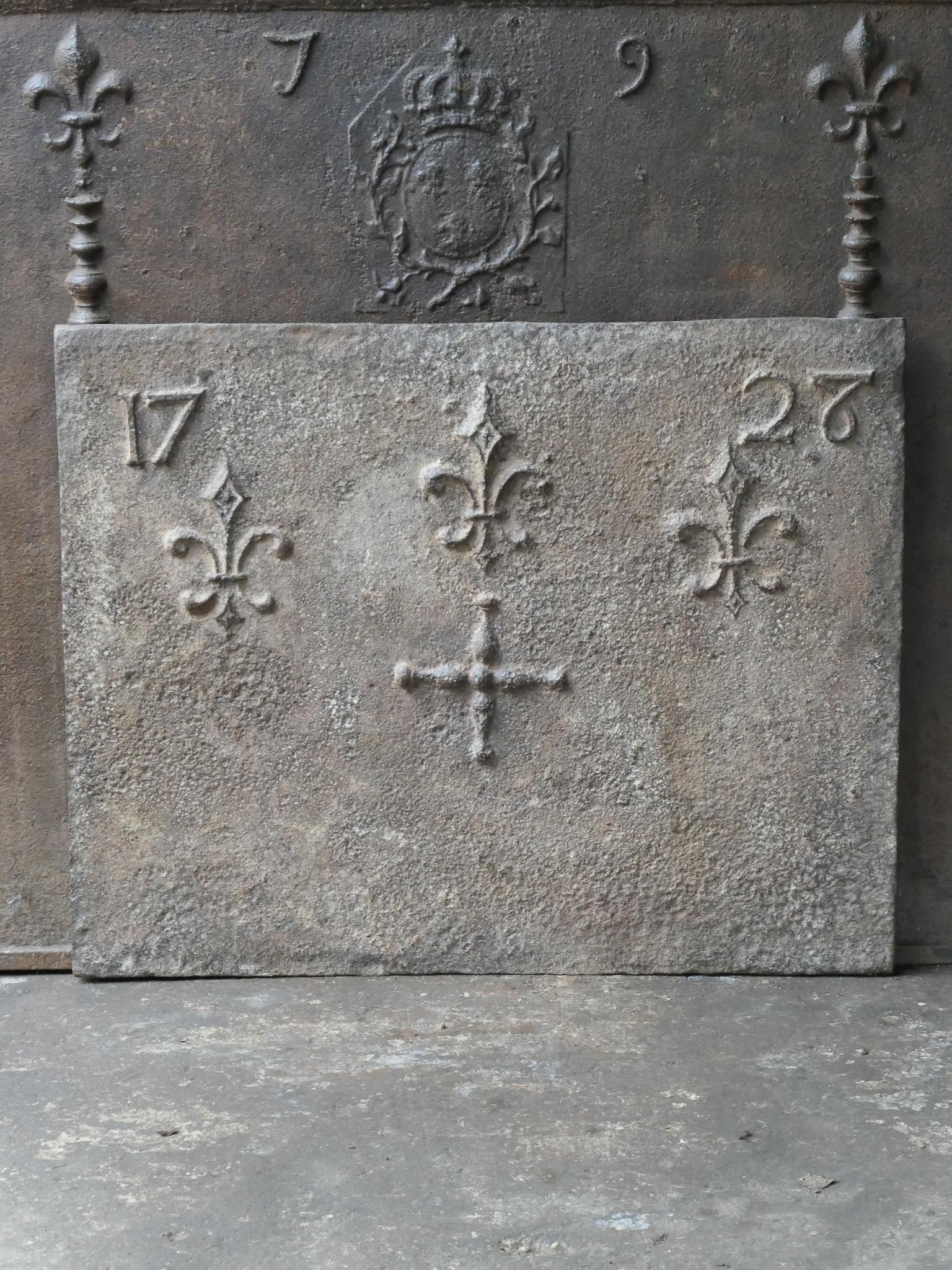 18th Century French Louis XIV Fireback / Backsplash with Fleurs De Lys and Cross In Good Condition For Sale In Amerongen, NL