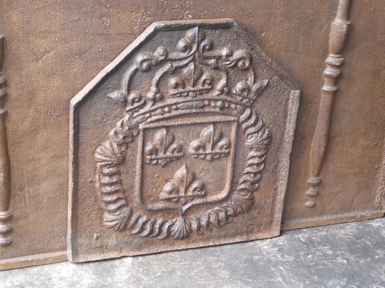 18th Century French Louis XIV Fireback / Backsplash with the Arms of France In Good Condition For Sale In Amerongen, NL