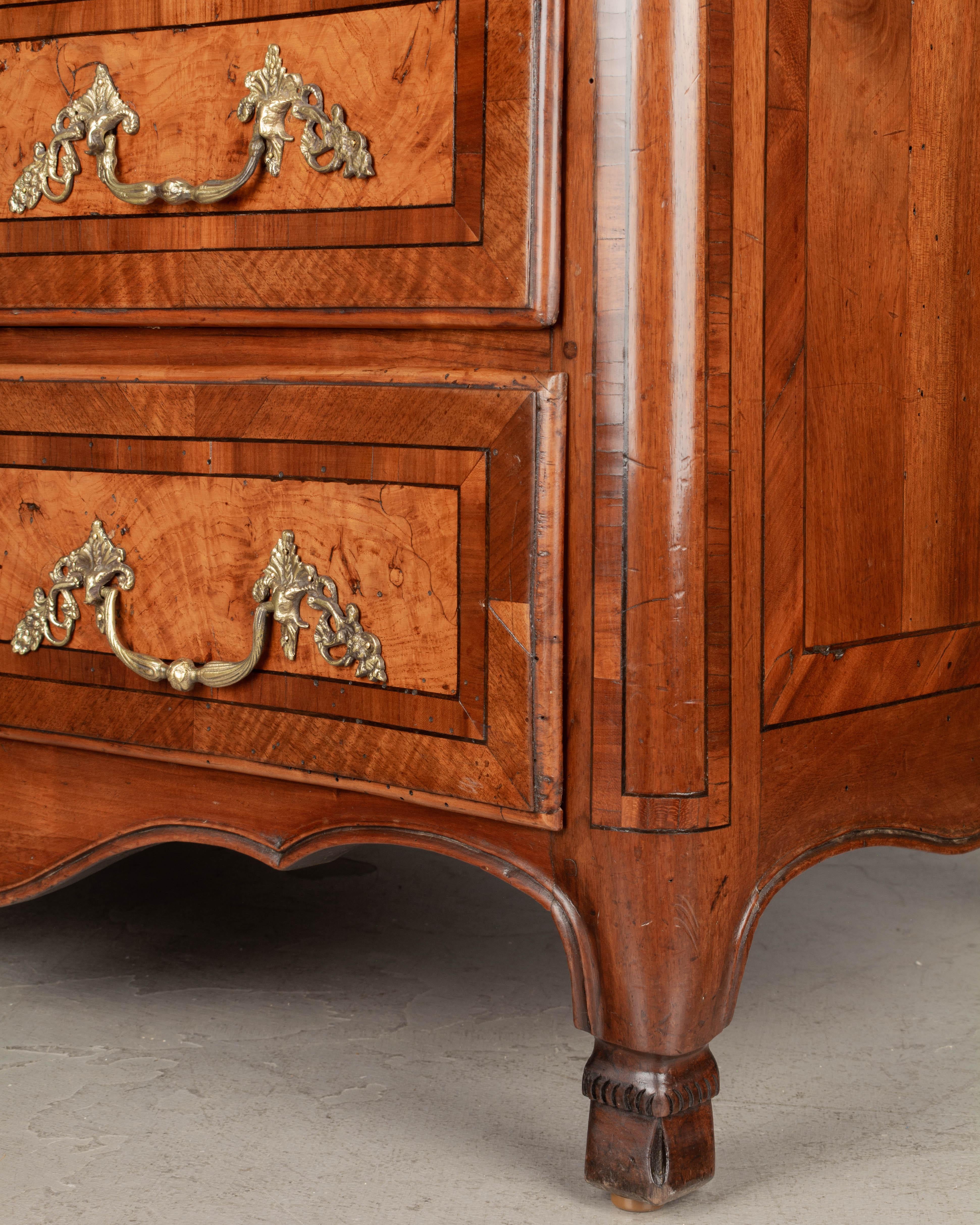 Commode intarsiato francese Luigi XIV del XVIII secolo in vendita 8