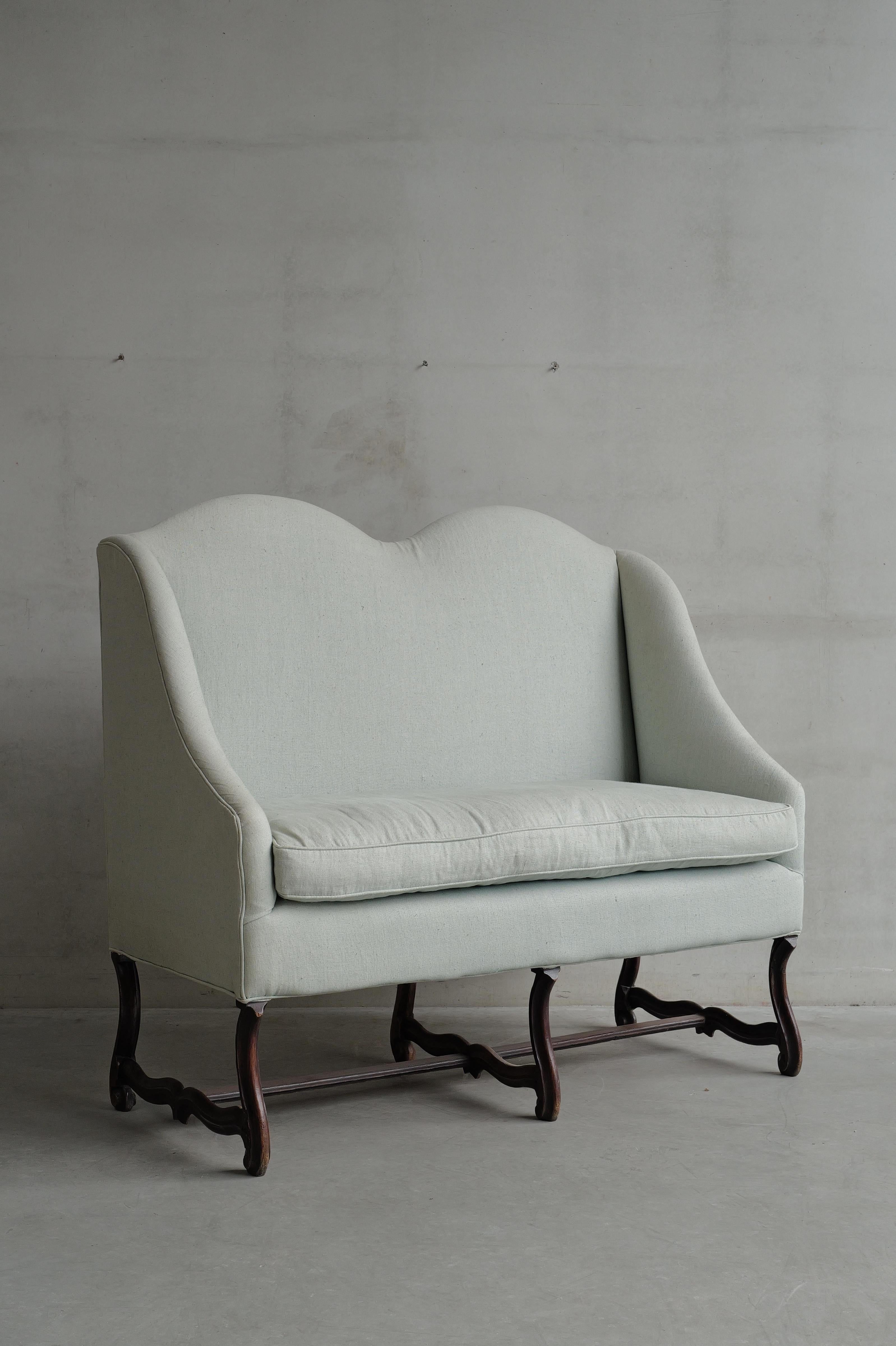 18th Century Louis XIV-style Os De Mouton Sofa with re-upholstered cushion in linen, handcarved walnut os de mouton legs and cross-stretcher. 