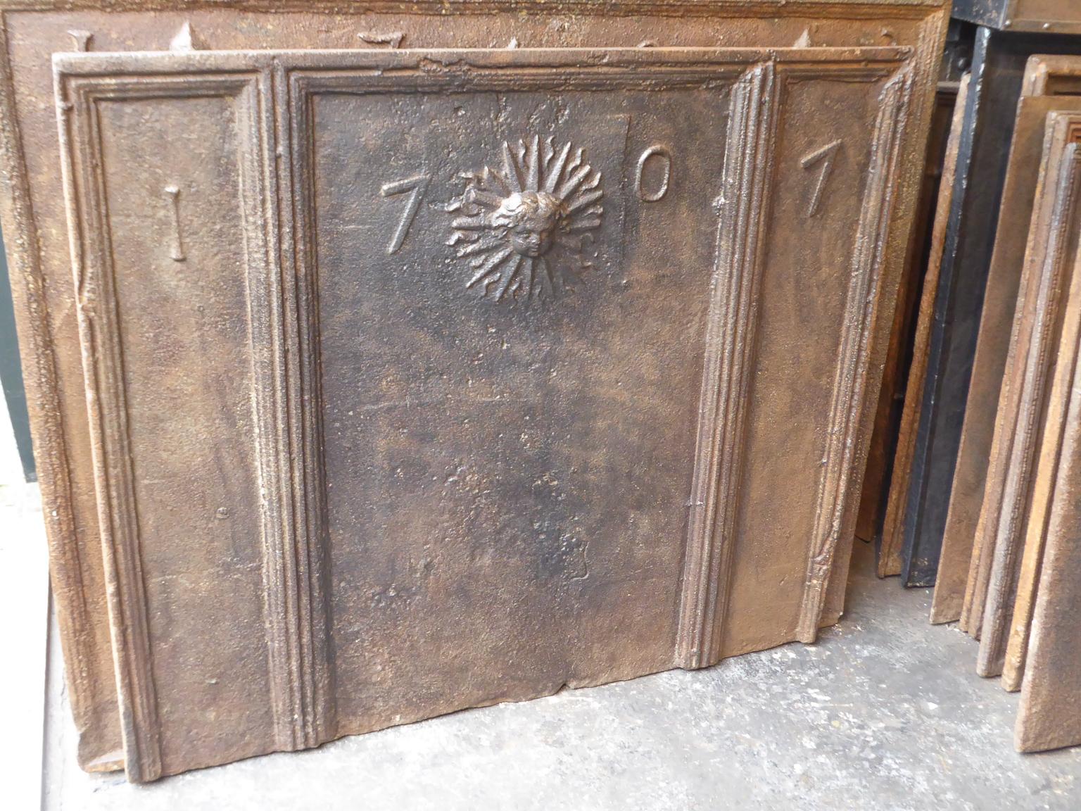 18th Century French Louis XIV 'The Sun' Fireback In Fair Condition In Amerongen, NL