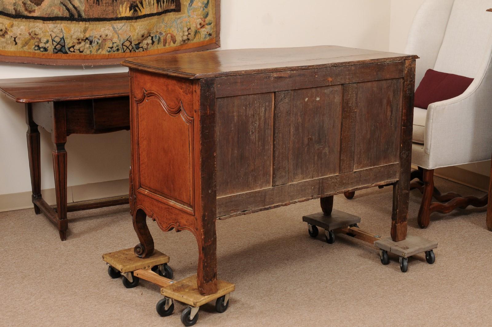 18th Century French Louis XV 2-Drawer Walnut Commode with Pierced Apron 8