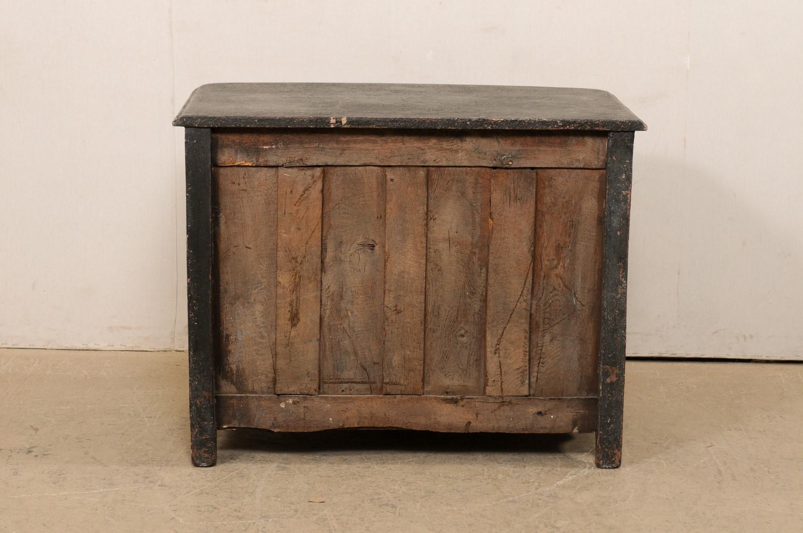 18th Century French Louis XV 5-Drawer Commode w/Subtle Bow-Front in Black For Sale 5