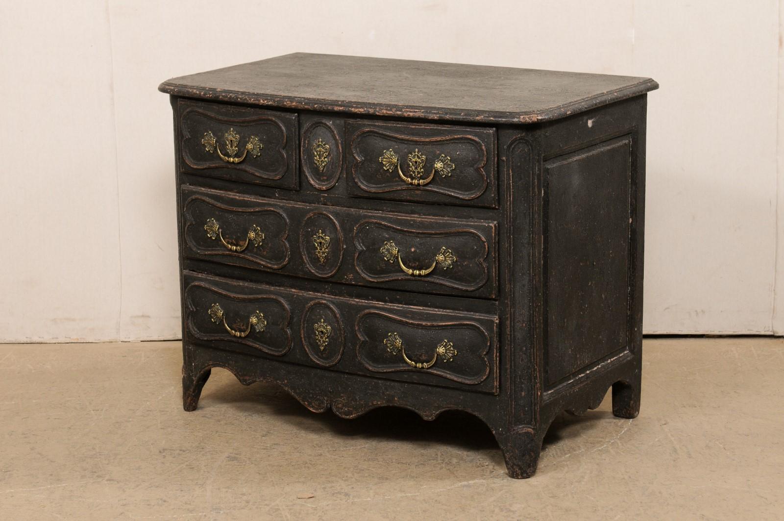 18th Century and Earlier 18th Century French Louis XV 5-Drawer Commode w/Subtle Bow-Front in Black For Sale