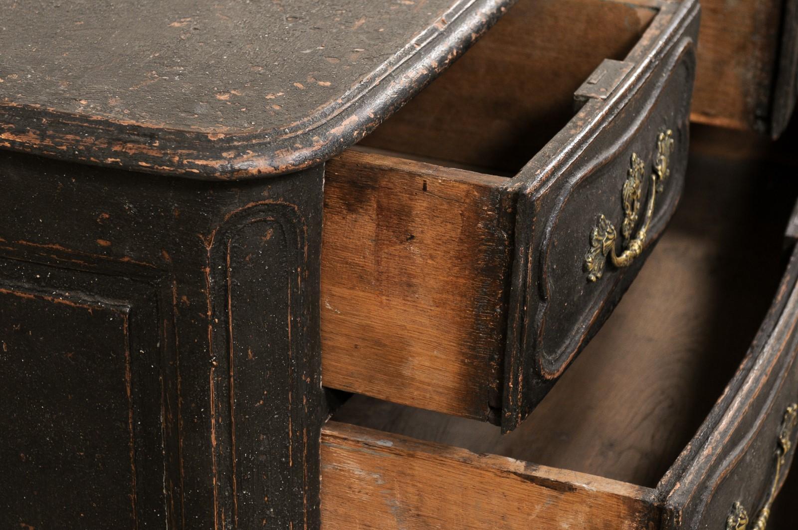 18th Century French Louis XV 5-Drawer Commode w/Subtle Bow-Front in Black For Sale 2