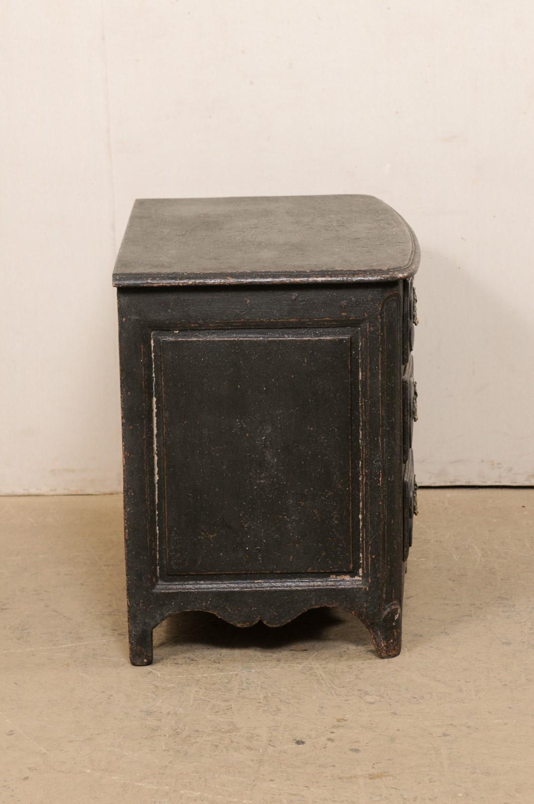 18th Century French Louis XV 5-Drawer Commode w/Subtle Bow-Front in Black For Sale 3