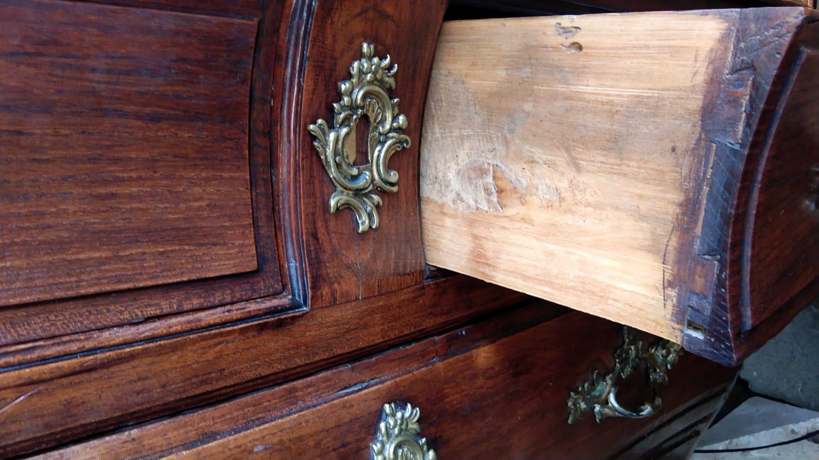 18th Century French Louis XV Acacia Chest of Drawers For Sale 2