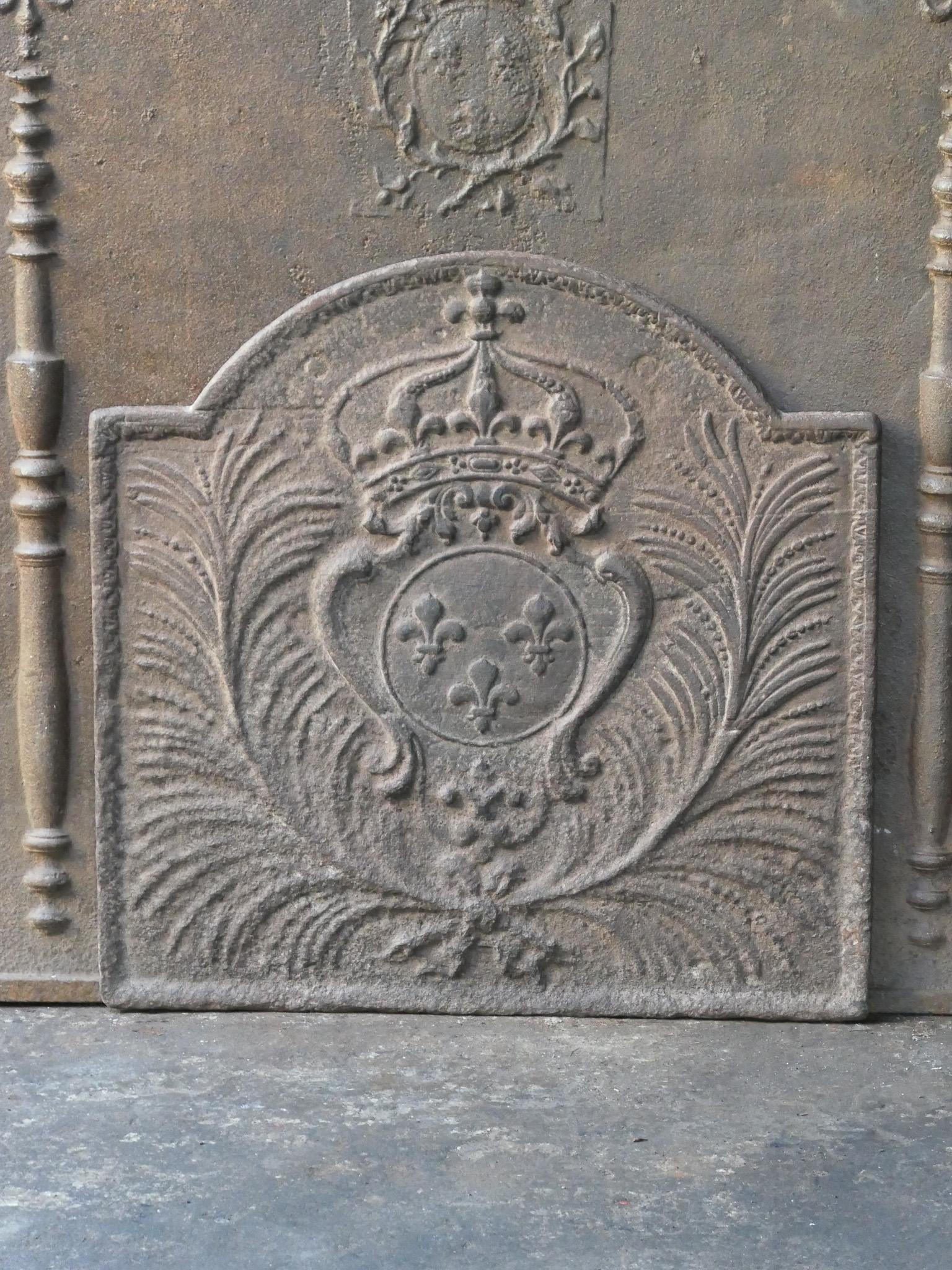 Beautiful 18th century French Louis XV fireback with the arms of France. This is the coat of arms of the House of Bourbon, an originally French royal house that became a major dynasty in Europe. It delivered kings for Spain (Navarra), France, both