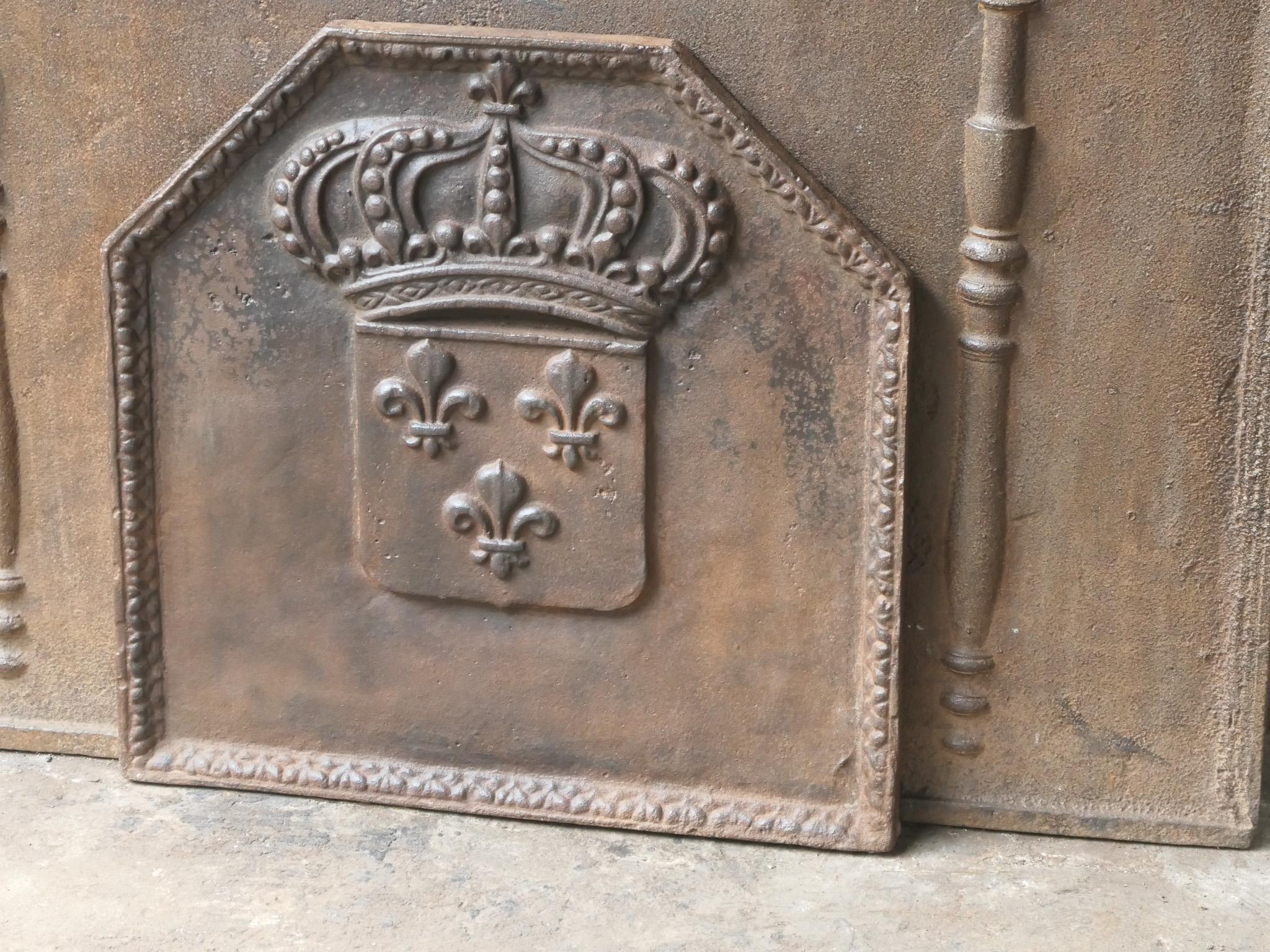 Plaque de cheminée Louis XV du 18ème siècle « Arms of France » Bon état - En vente à Soest, NL