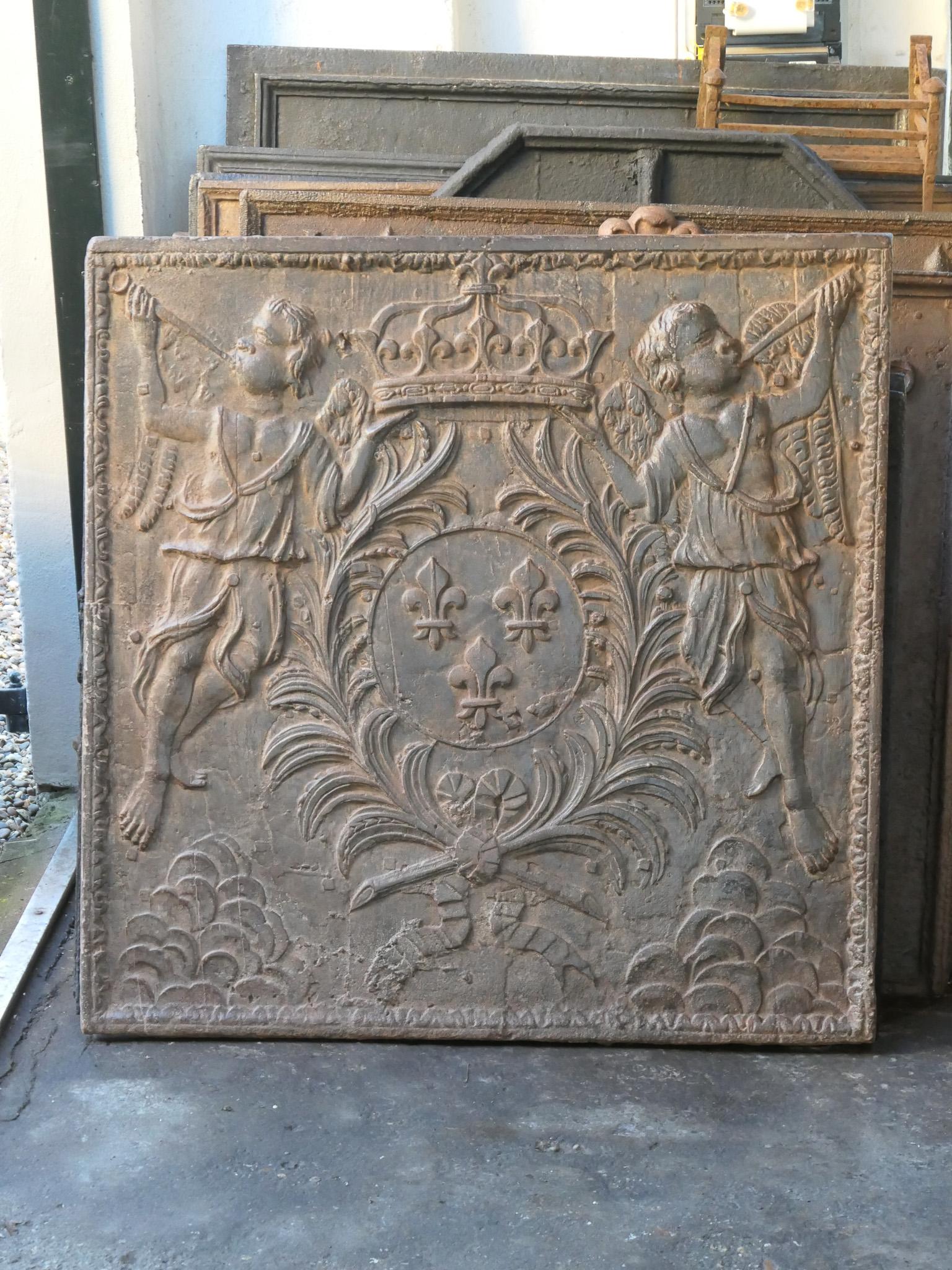 Beautiful 18th century French Louis XV fireback with the arms of France. This is the coat of arms of the House of Bourbon, an originally French royal house that became a major dynasty in Europe. It delivered kings for Spain (Navarra), France, both
