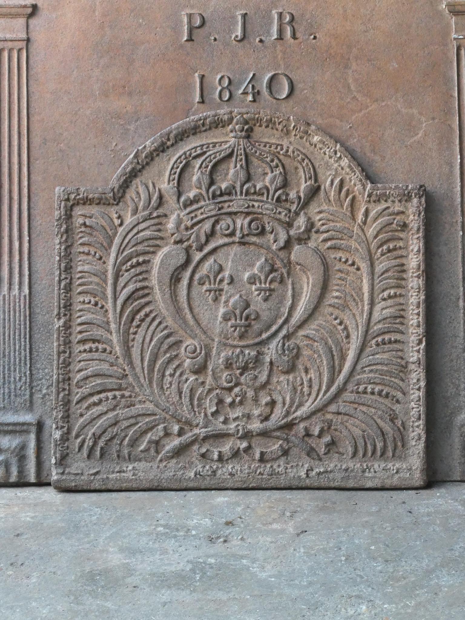 Beautiful 18th century French Louis XV fireback with the arms of France. This is the coat of arms of the House of Bourbon, an originally French royal house that became a major dynasty in Europe. It delivered kings for Spain (Navarra), France, both