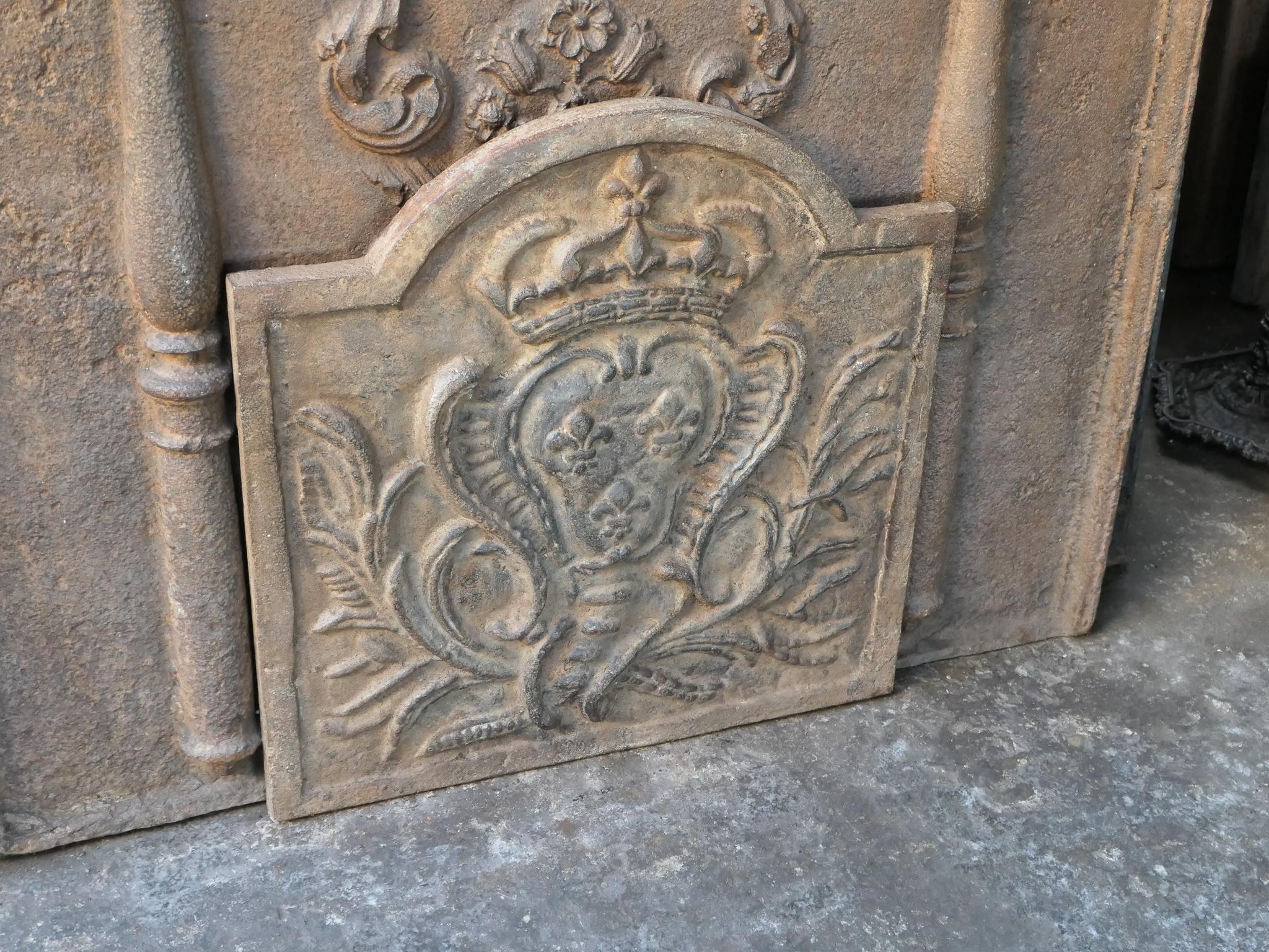 18th Century French Louis XV 'Arms of France' Fireback / Backsplash In Good Condition For Sale In Amerongen, NL