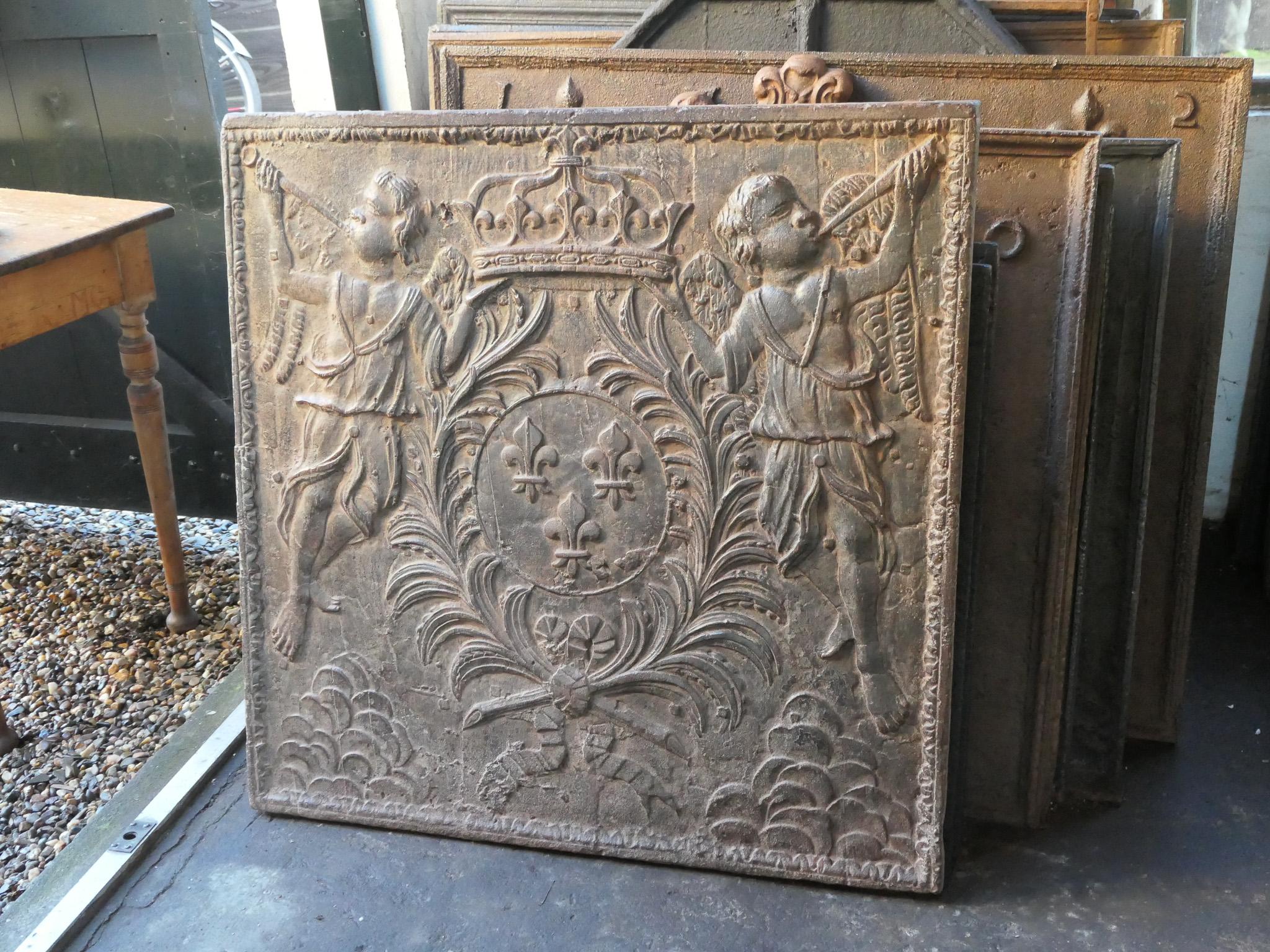 18th Century French Louis XV 'Arms of France' Fireback In Good Condition In Amerongen, NL