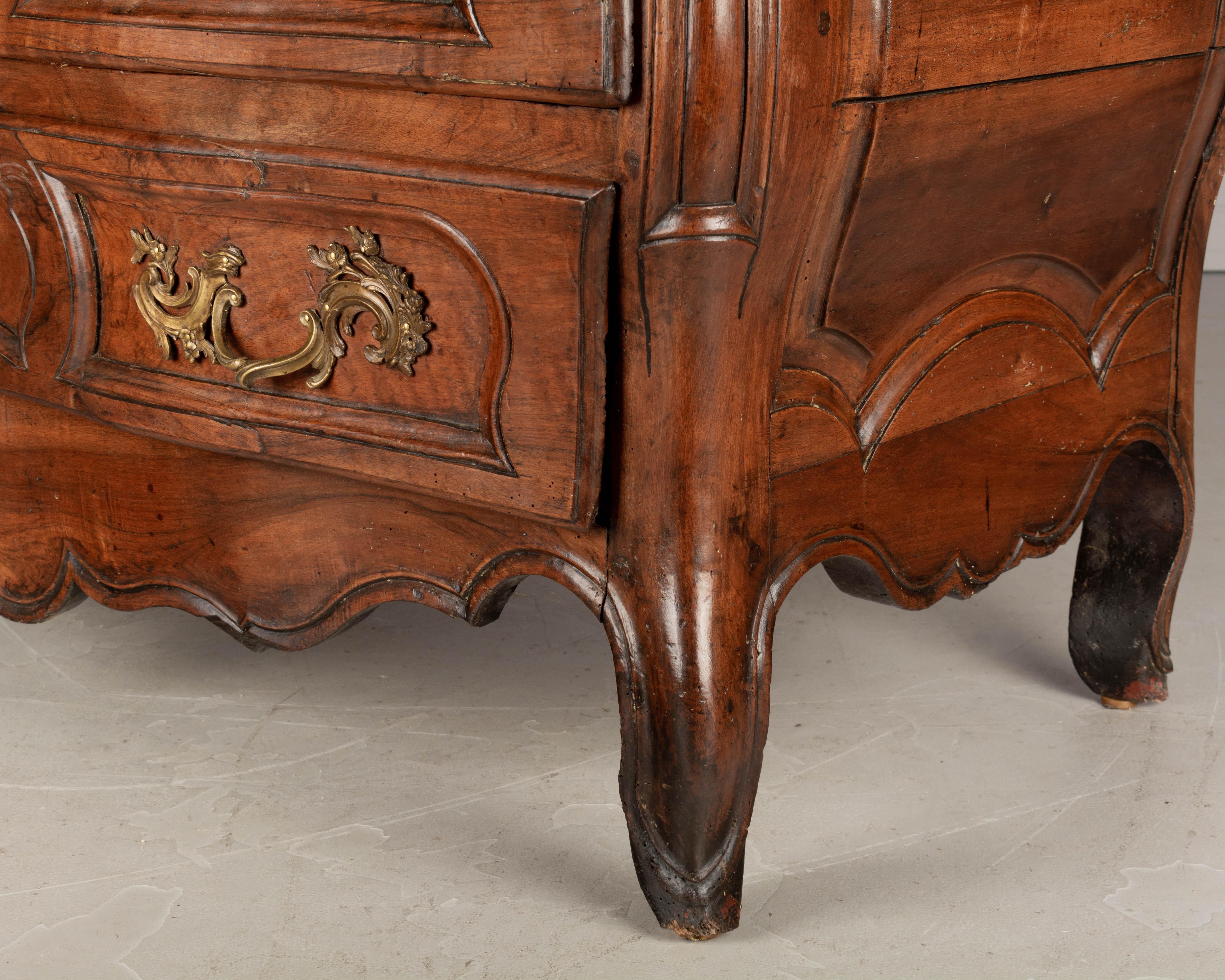 18th Century French Louis XV Bombé Commode For Sale 5