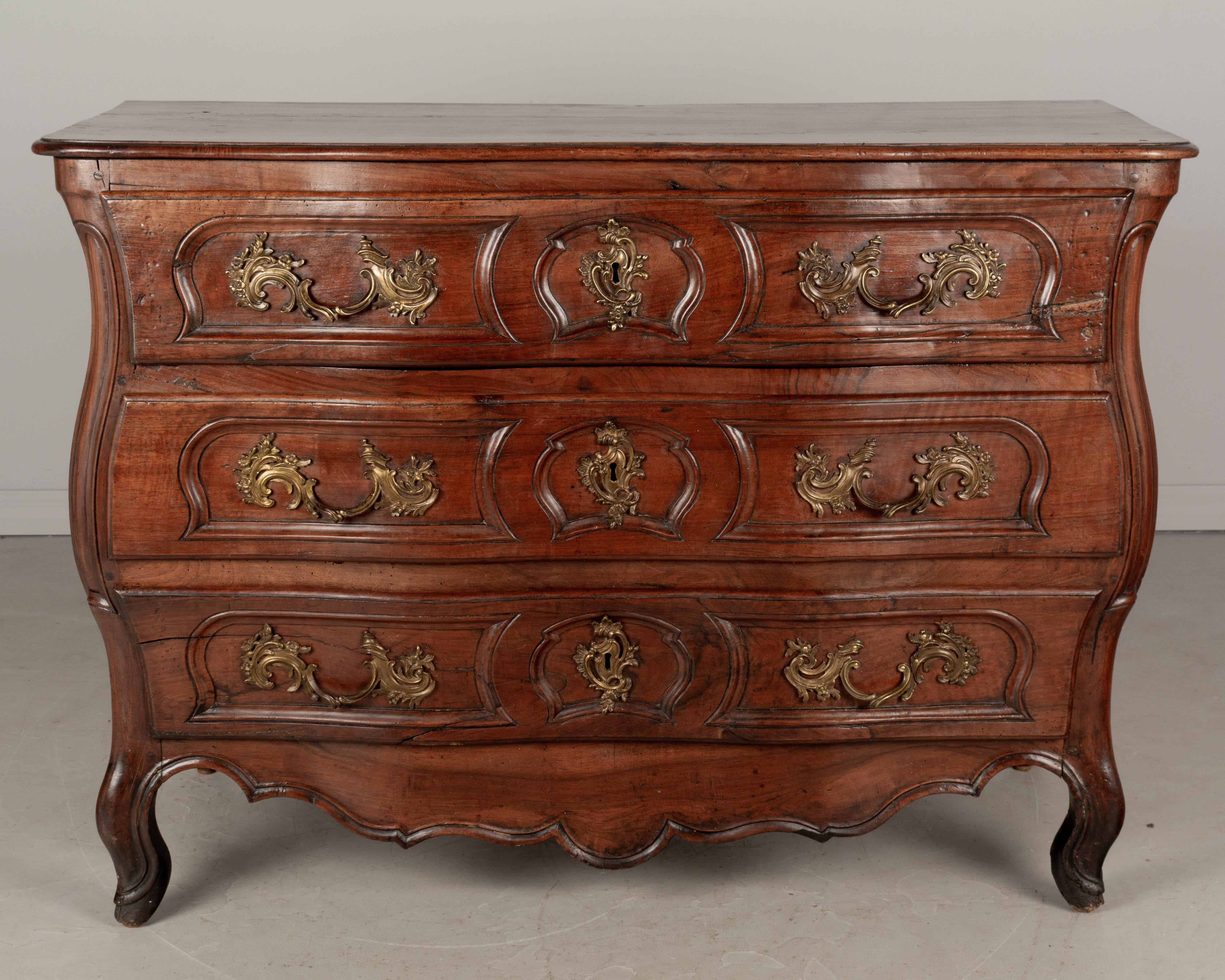 18th Century French Louis XV Bombé Commode In Good Condition For Sale In Winter Park, FL
