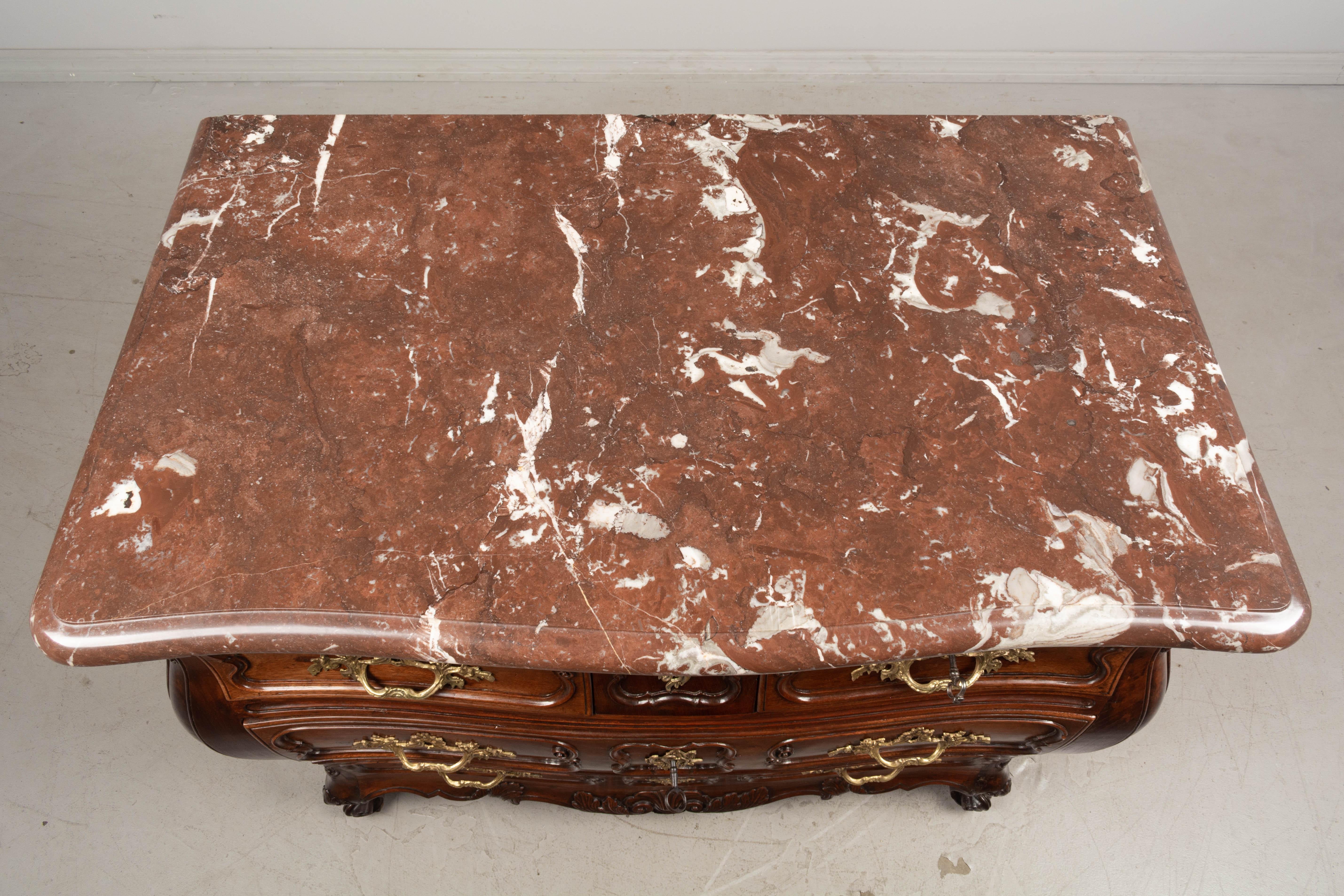 Commode francese Luigi XV Bordelaise del XVIII secolo in vendita 3