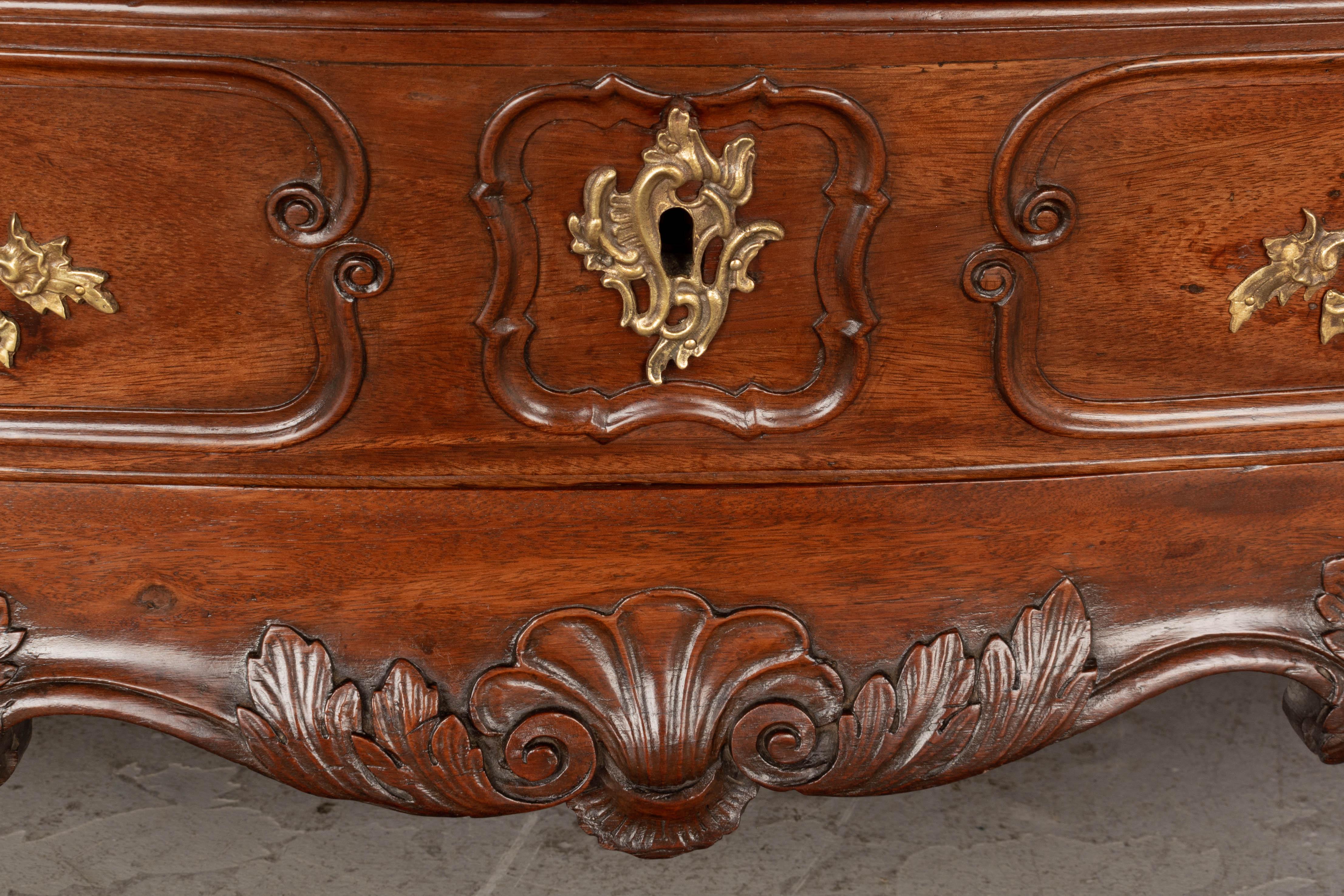18th Century French Louis XV Bordelaise Commode For Sale 5