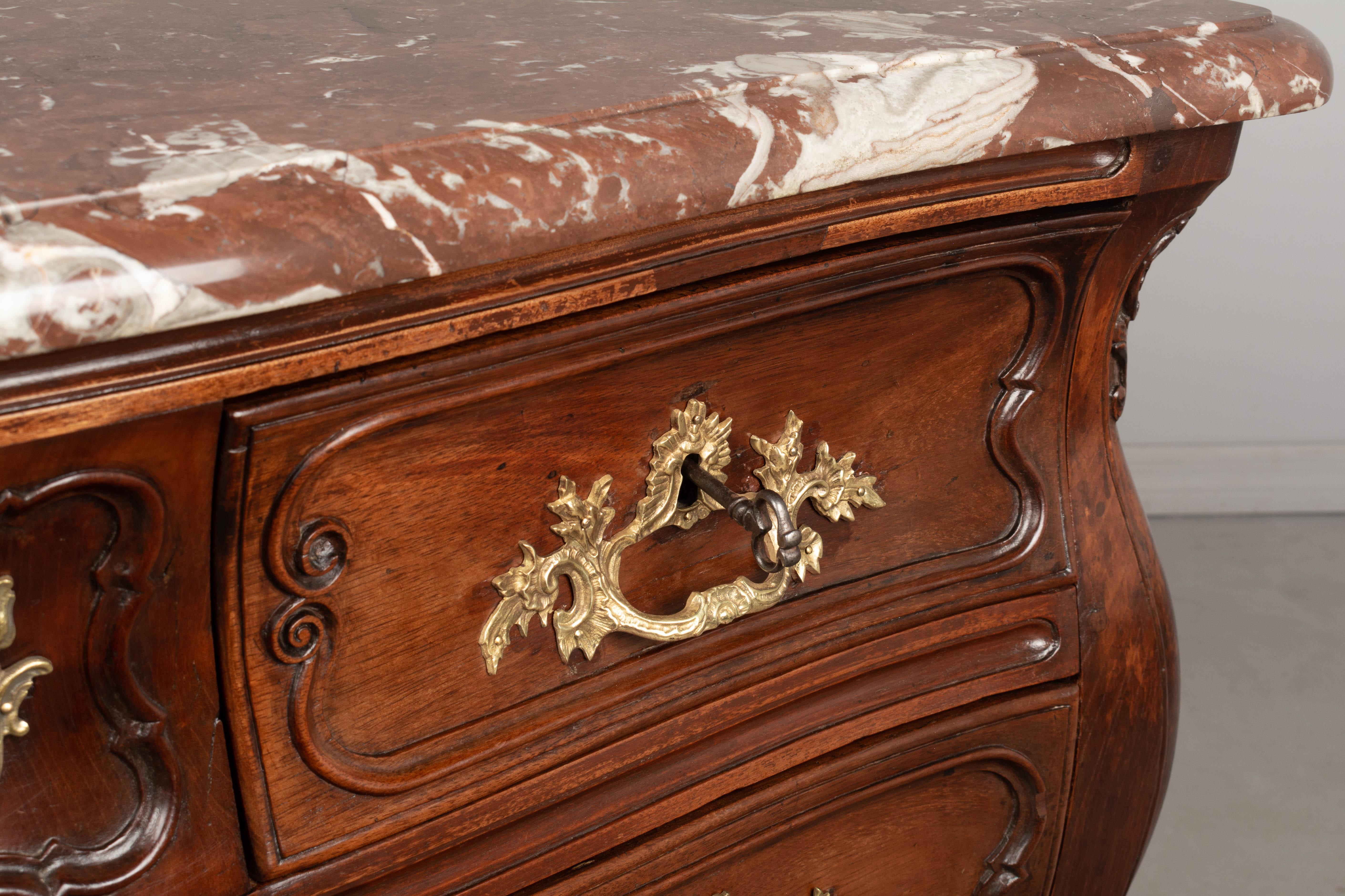 Commode francese Luigi XV Bordelaise del XVIII secolo in vendita 5