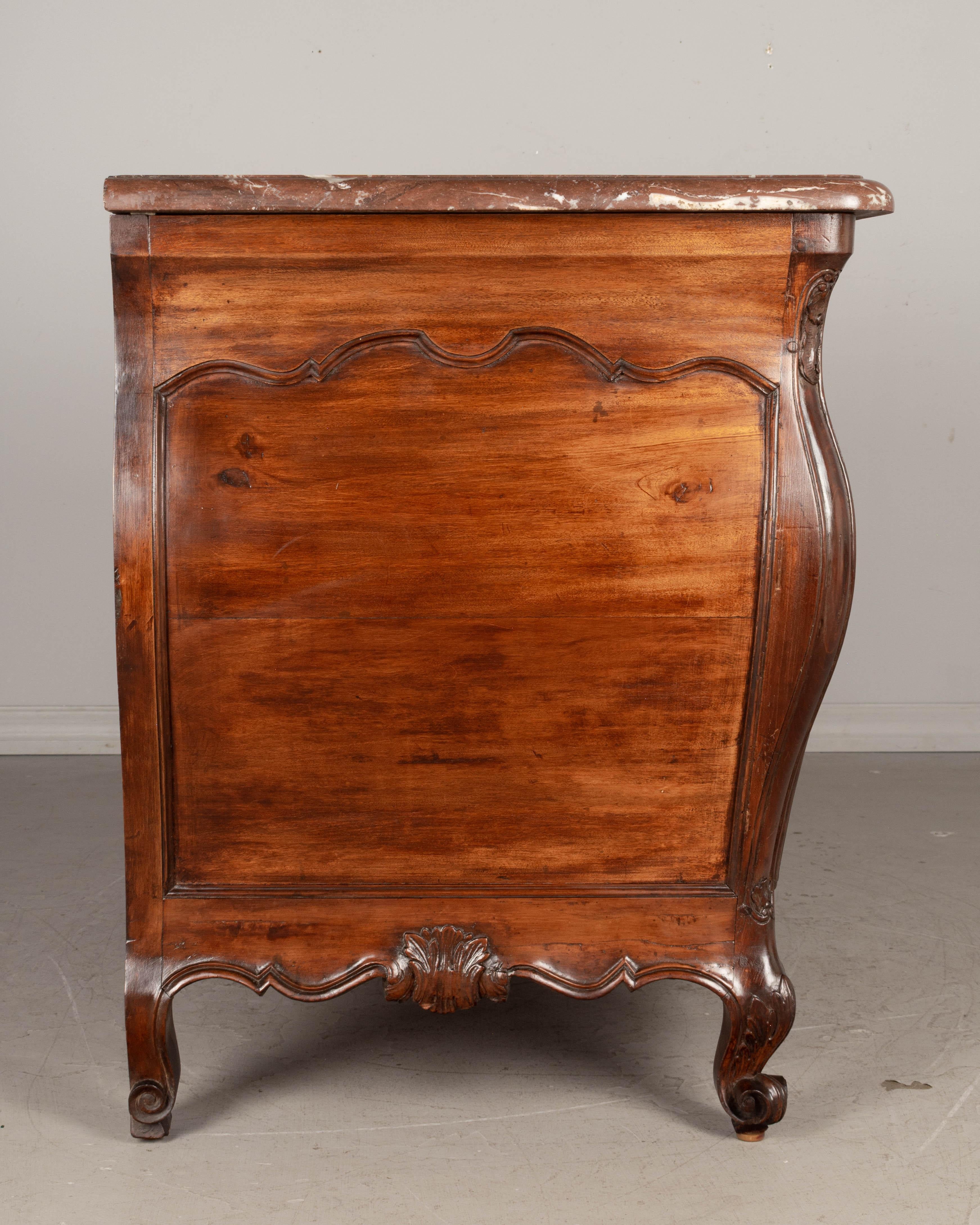 Ottone Commode francese Luigi XV Bordelaise del XVIII secolo in vendita