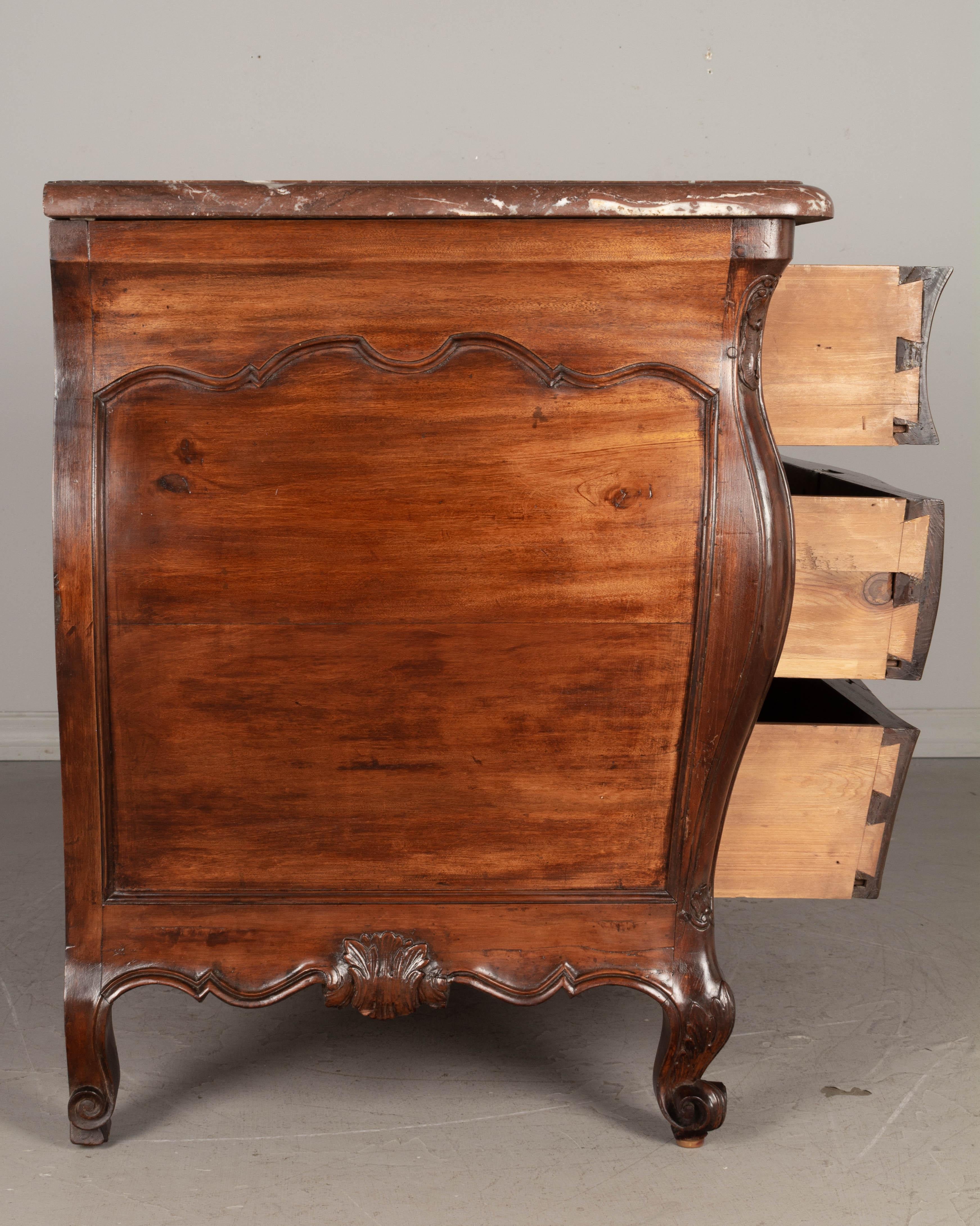 Commode francese Luigi XV Bordelaise del XVIII secolo in vendita 1