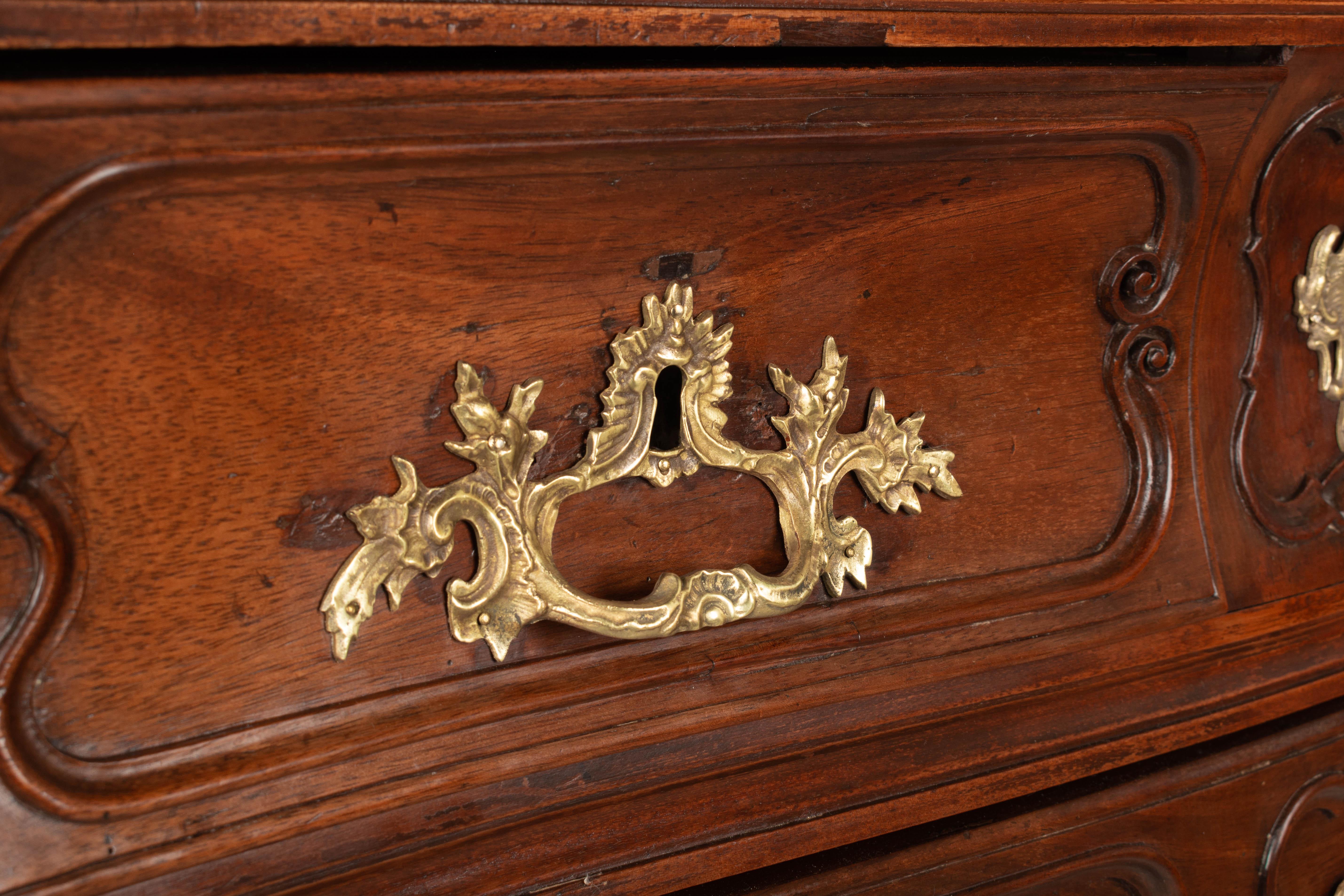 18th Century French Louis XV Bordelaise Commode For Sale 2