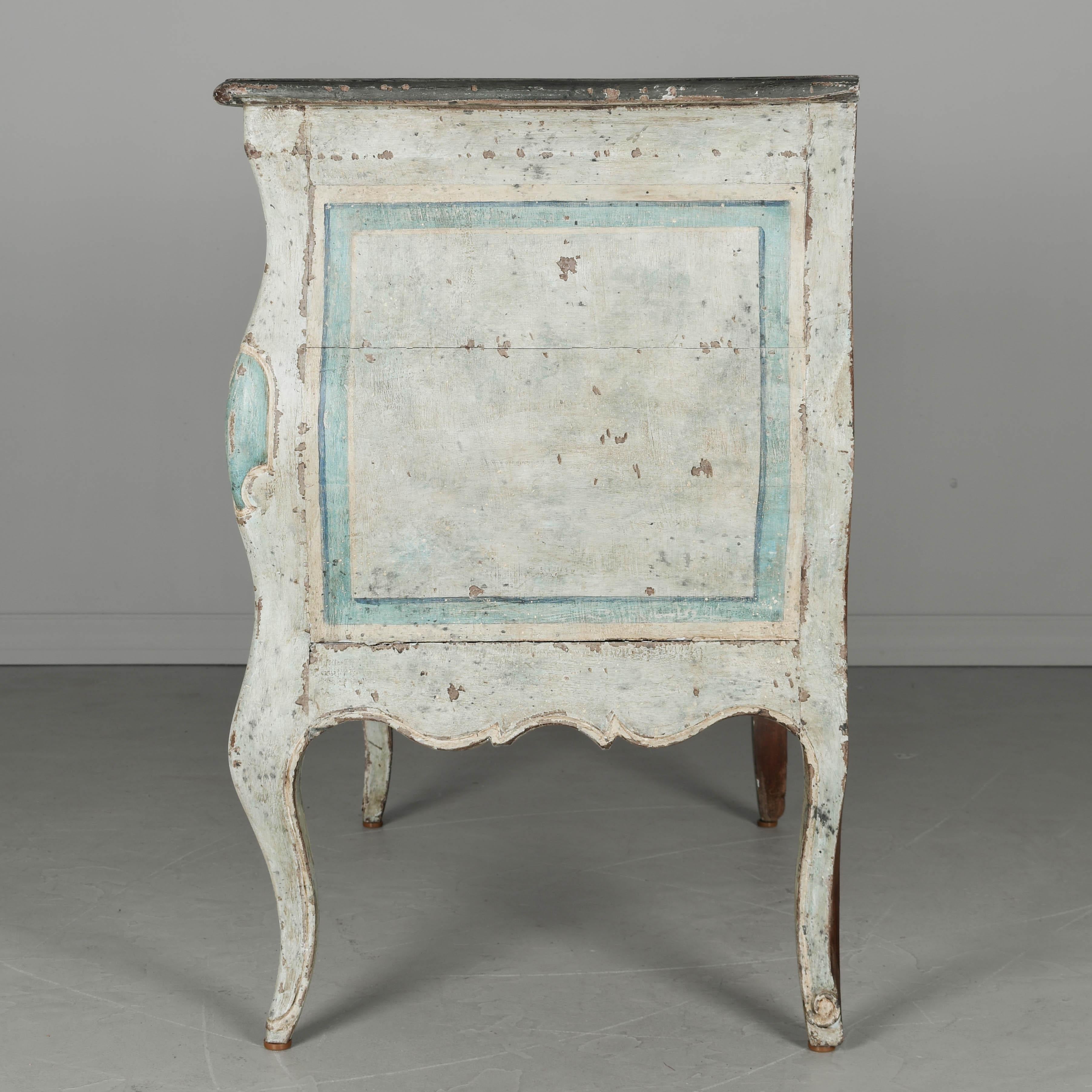 XVIIIe siècle et antérieur Commode ou coffre à tiroirs Louis XV du 18ème siècle peint en Bordelaise en vente
