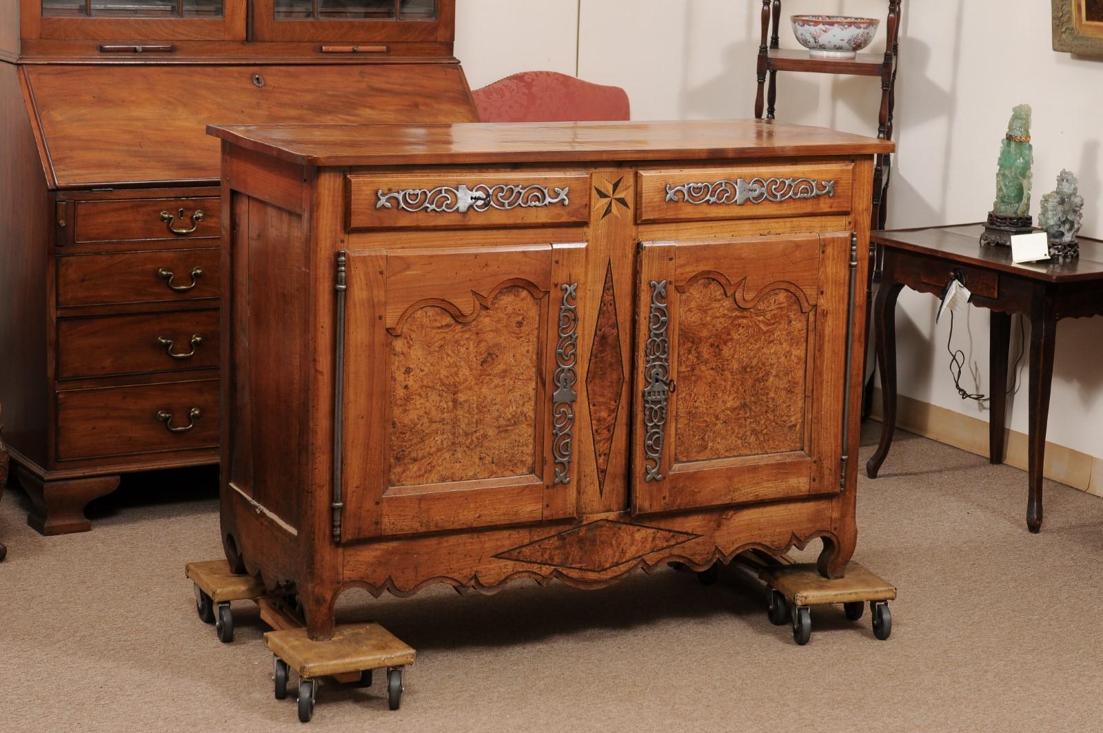 18th Century French Louis XV Buffet in Fruitwood & Yew For Sale 8