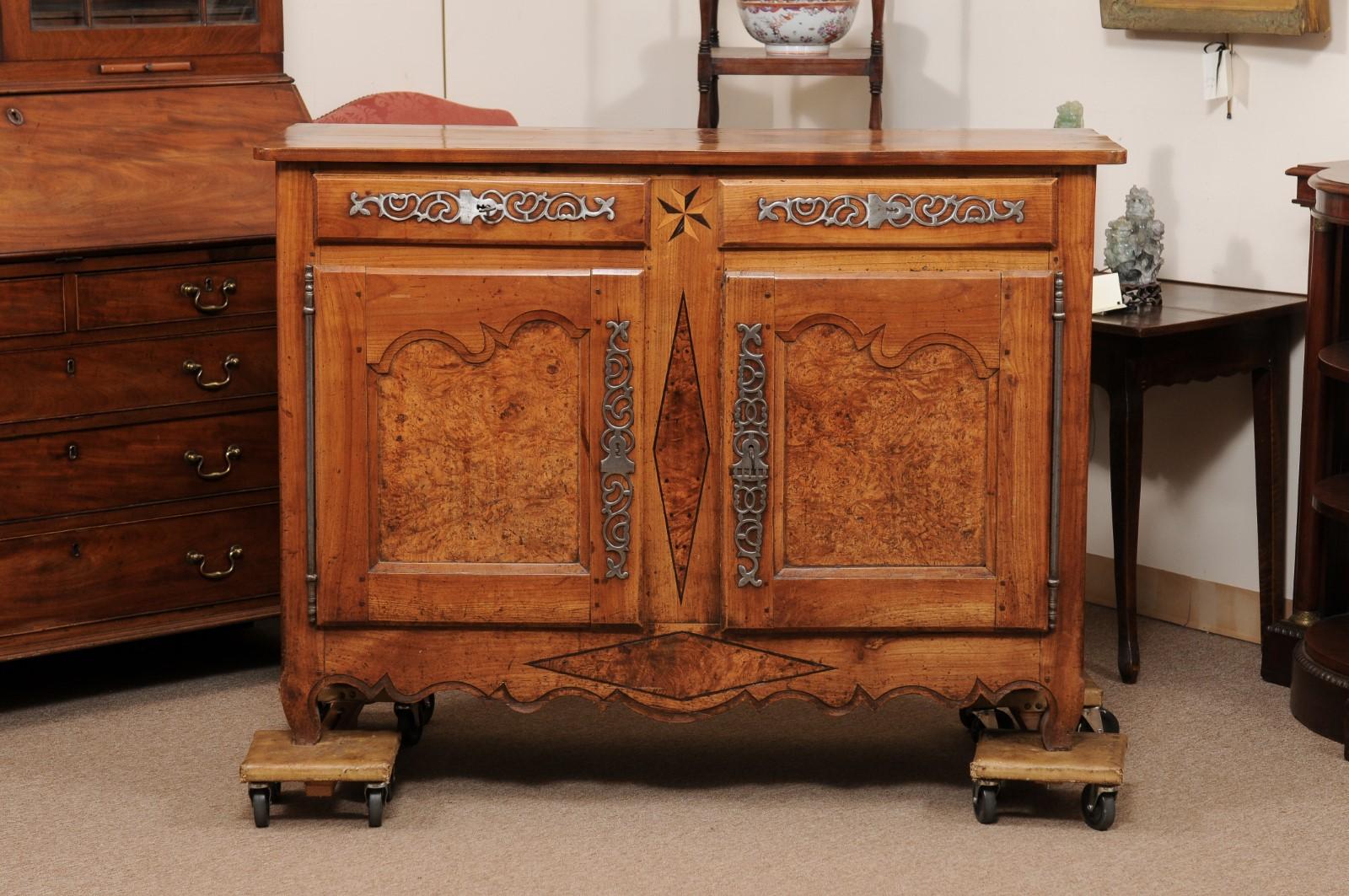 18th Century French Louis XV Buffet in Fruitwood & Yew For Sale 4