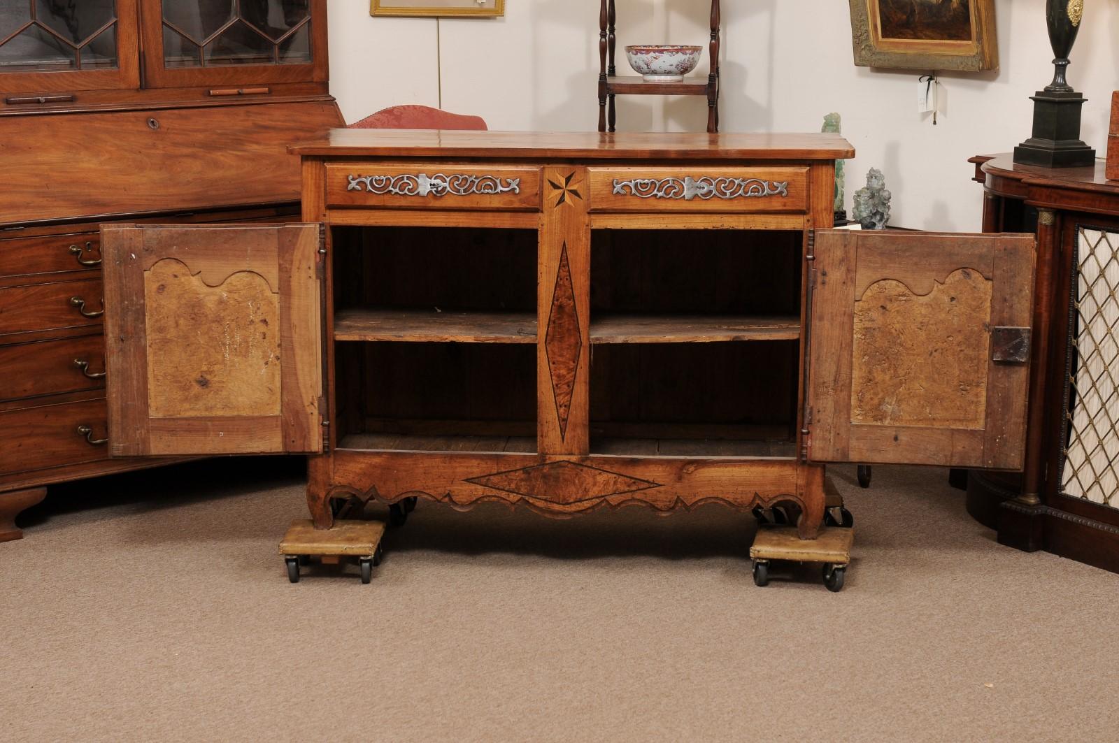 18th Century French Louis XV Buffet in Fruitwood & Yew For Sale 5