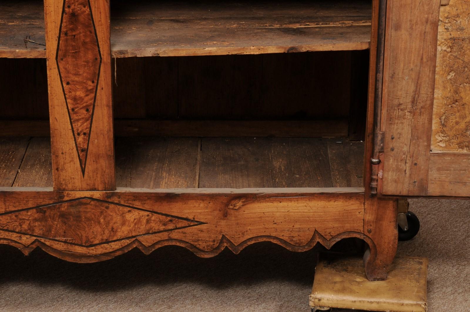 18th Century French Louis XV Buffet in Fruitwood & Yew For Sale 6