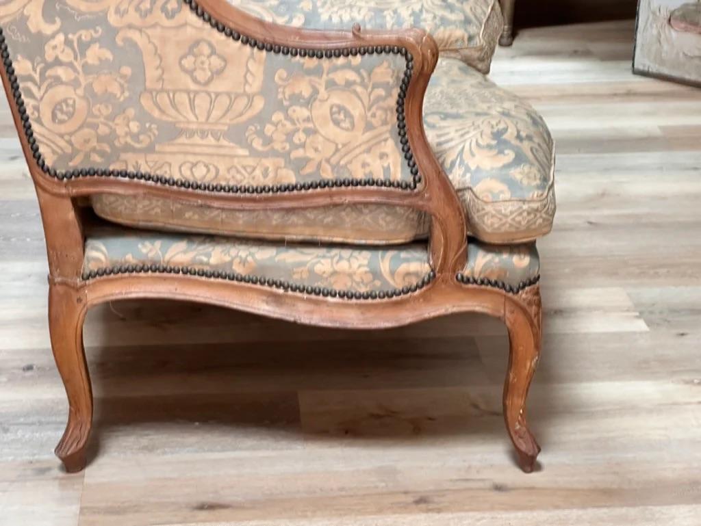 18th Century French Louis XV Canape Settee with Fortuny Upholstery For Sale 2