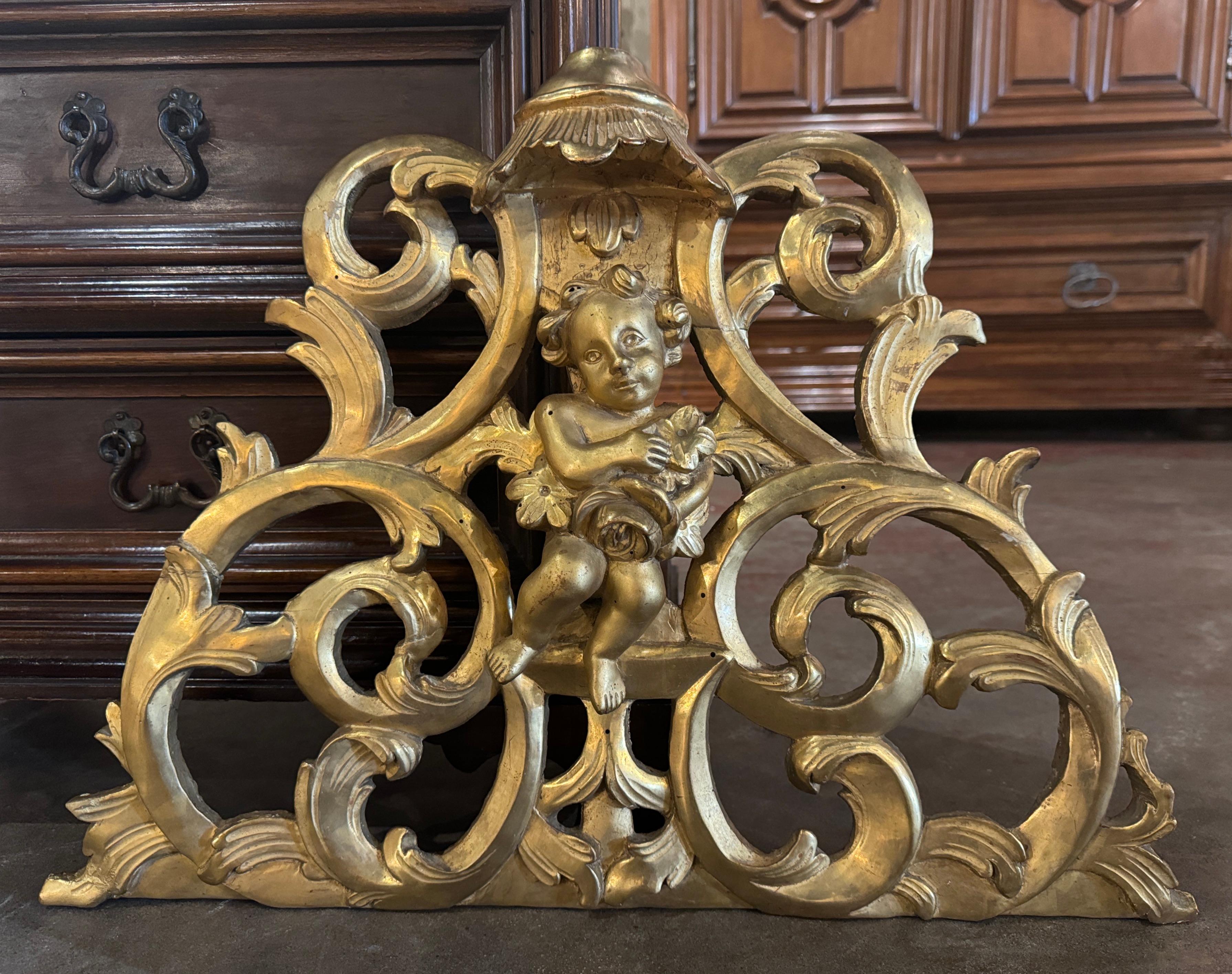 18th Century French Louis XV Carved and Pierced Giltwood Wall Decor with Cherub In Excellent Condition For Sale In Dallas, TX