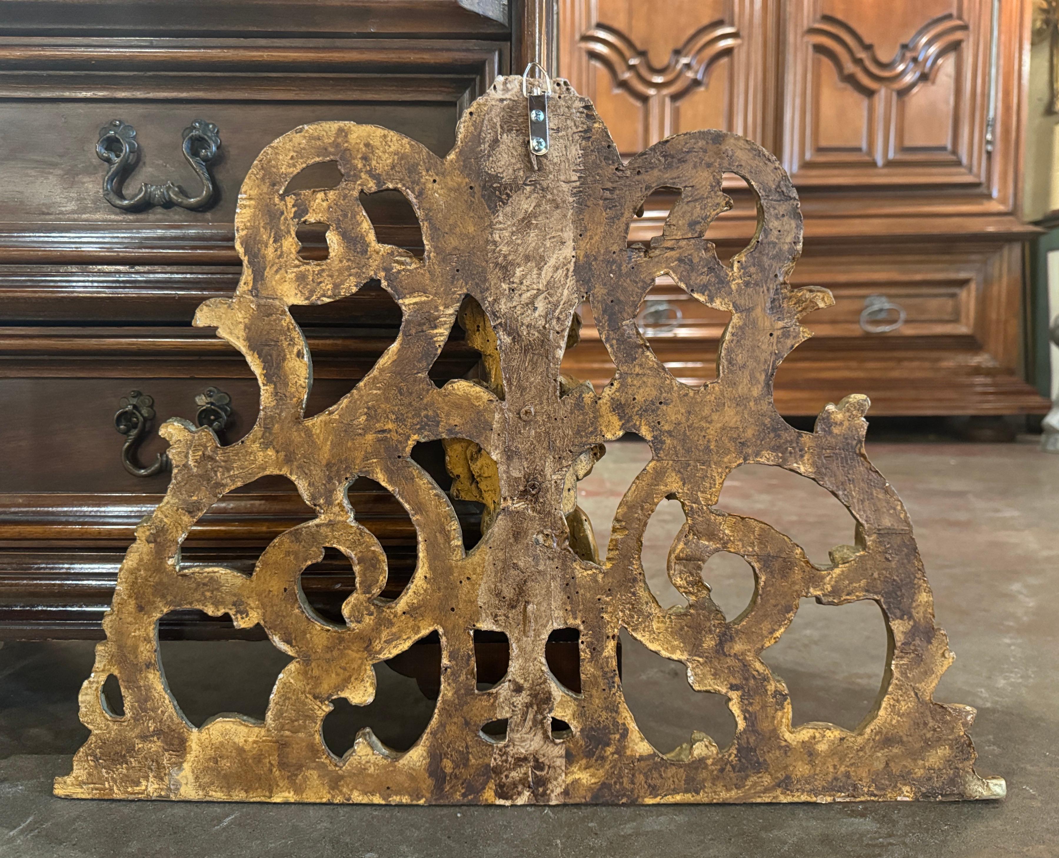 18th Century French Louis XV Carved and Pierced Giltwood Wall Decor with Cherub For Sale 1