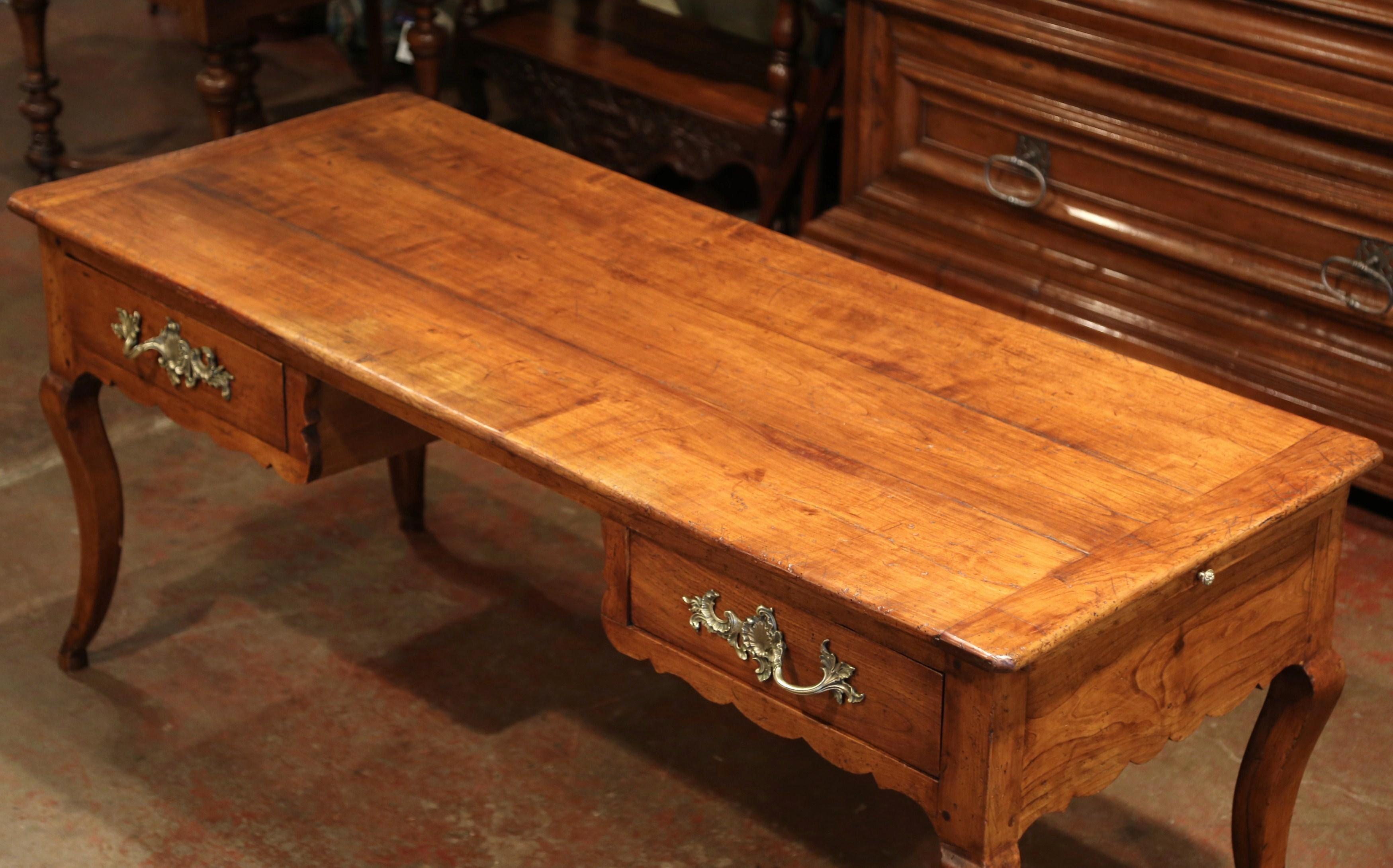 18th Century French Louis XV Carved Cherry Desk with Drawers and Pullout Trays In Excellent Condition In Dallas, TX