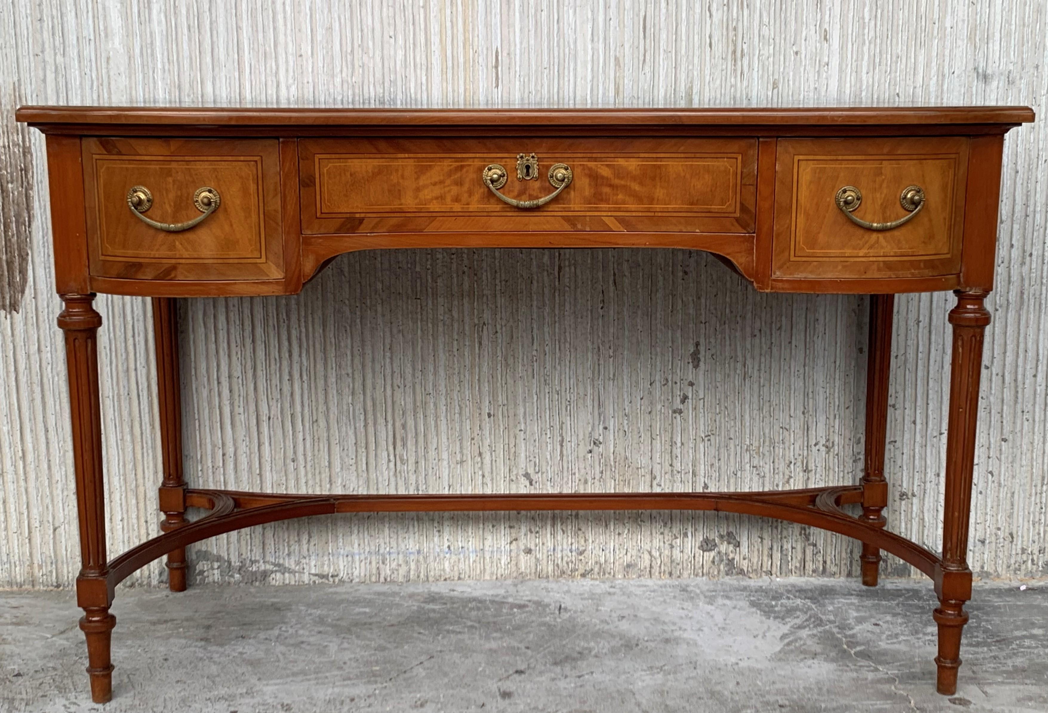 This elegant fruitwood desk was created in France, circa 1920. Made of wild cherry timber, the large writing table sits on four cabriole legs over a decorative scalloped apron. The front has a wide opening with plenty of knee space and the back is