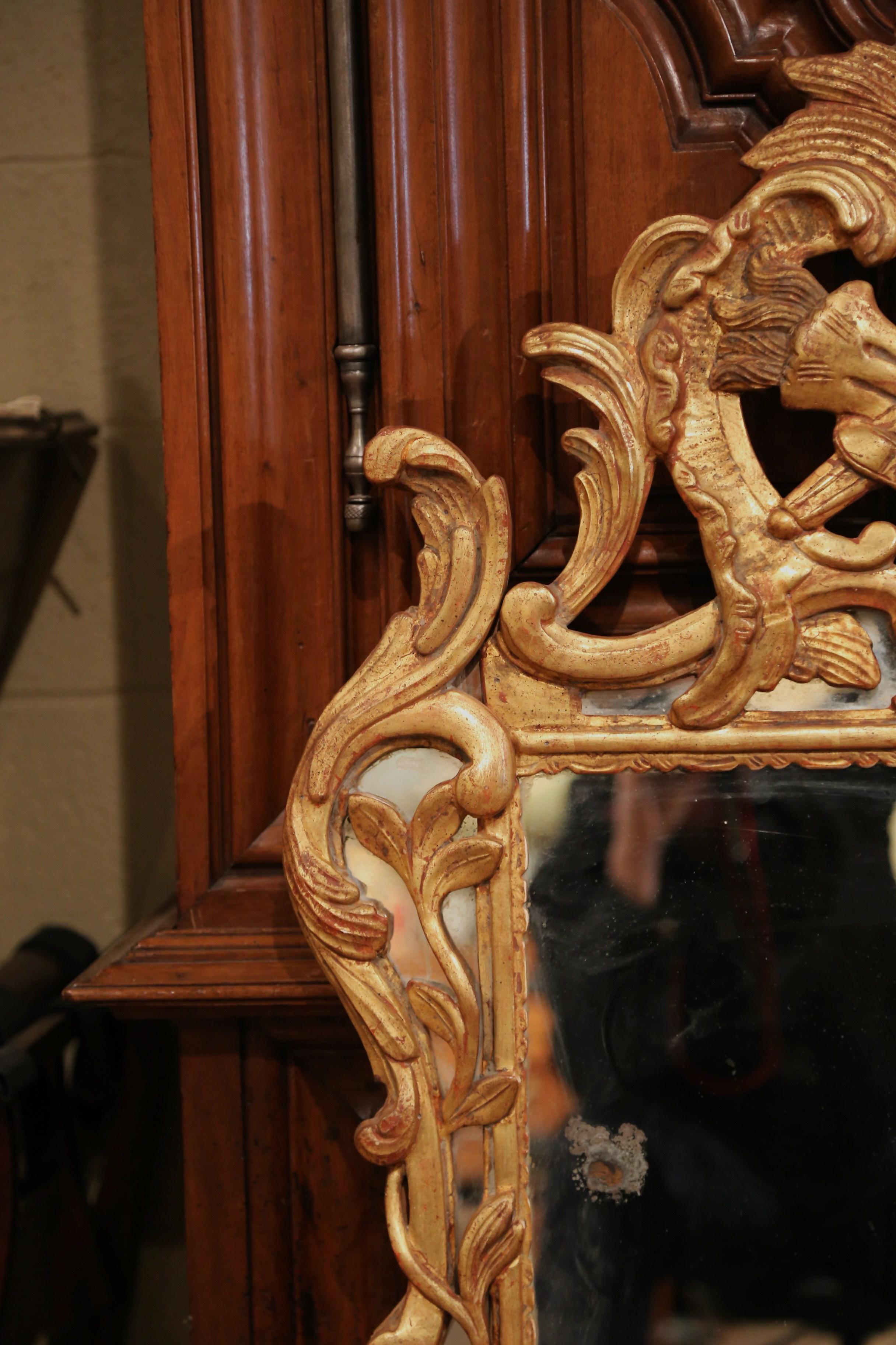 18th Century French Louis XV Carved Giltwood Mirror from Provence In Excellent Condition In Dallas, TX