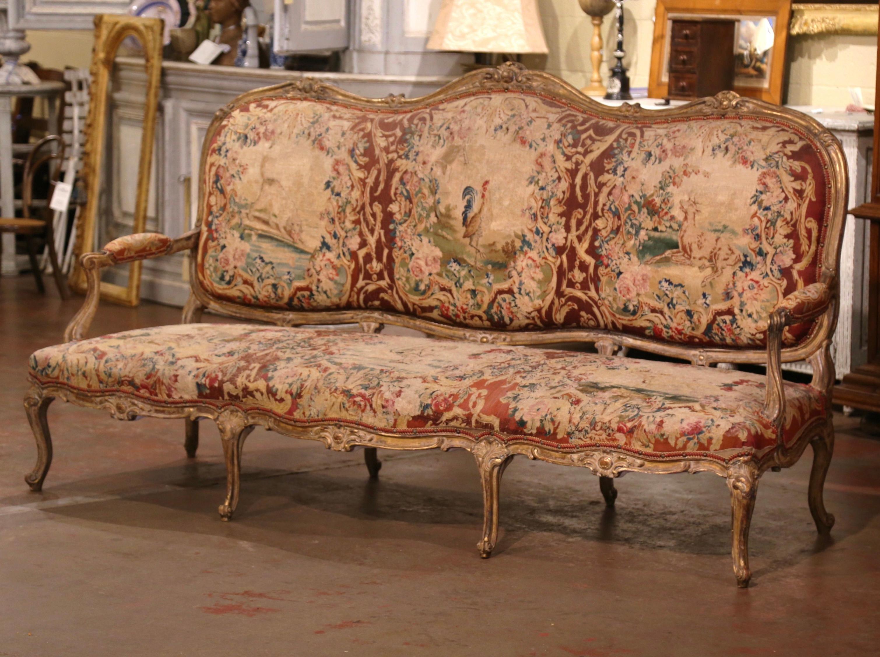 18th Century French Louis XV Carved Giltwood Canapé with Aubusson Tapestry In Excellent Condition For Sale In Dallas, TX