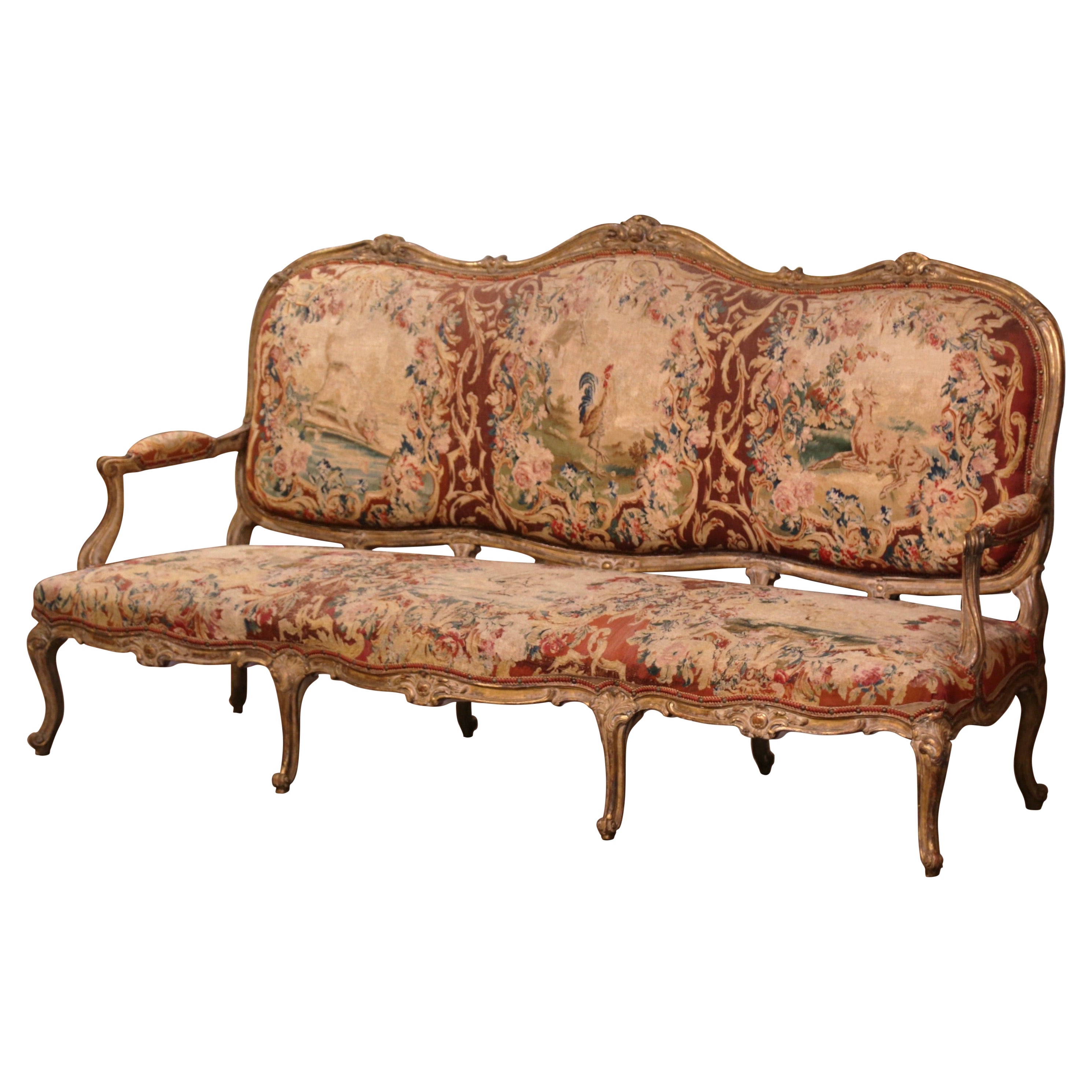 Canapé francés Luis XV del siglo XVIII de madera dorada tallada con tapiz de Aubusson en venta