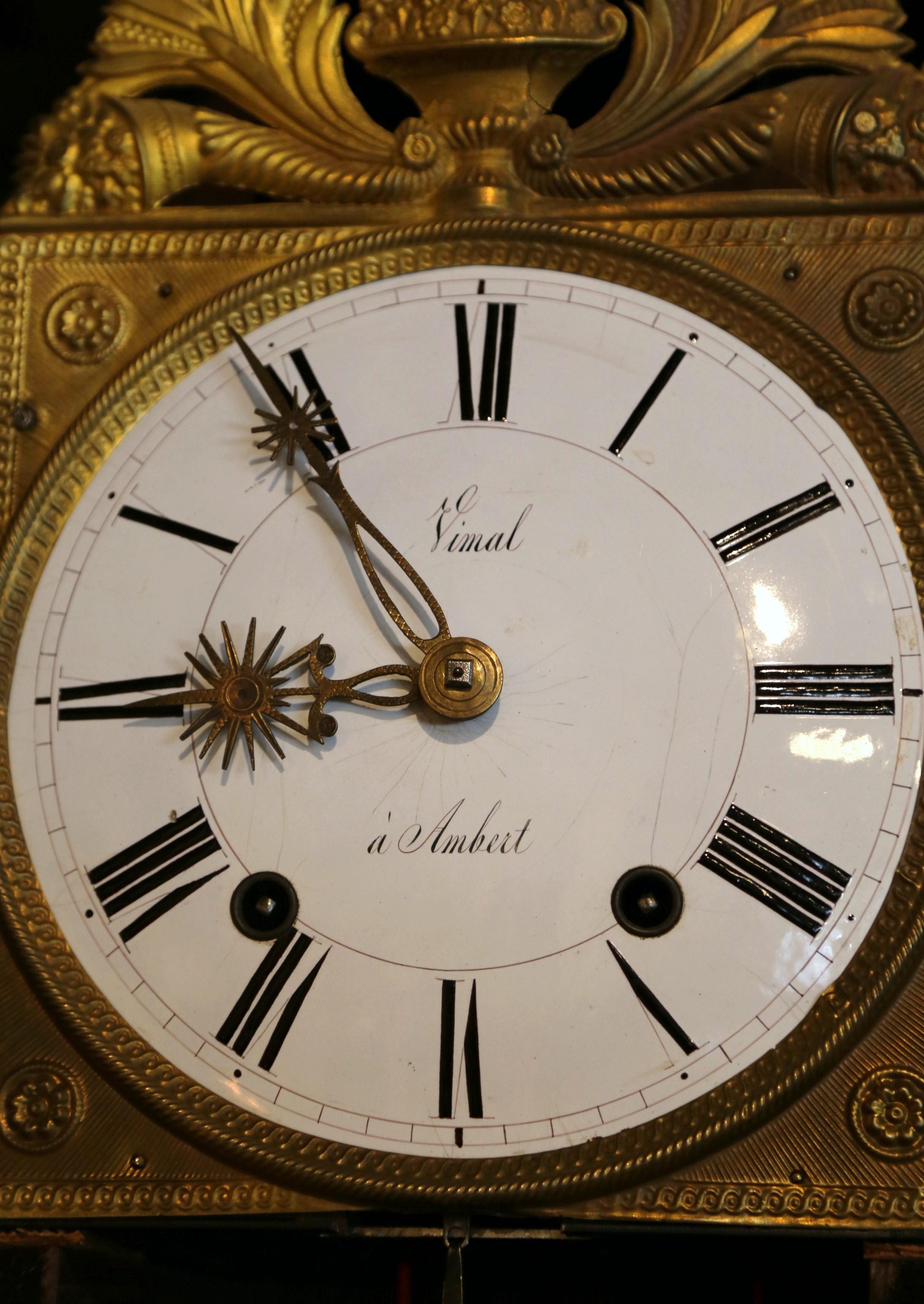 Chêne Horloge à grand boîtier en chêne sculpté Louis XV du 18ème siècle de Normandie en vente