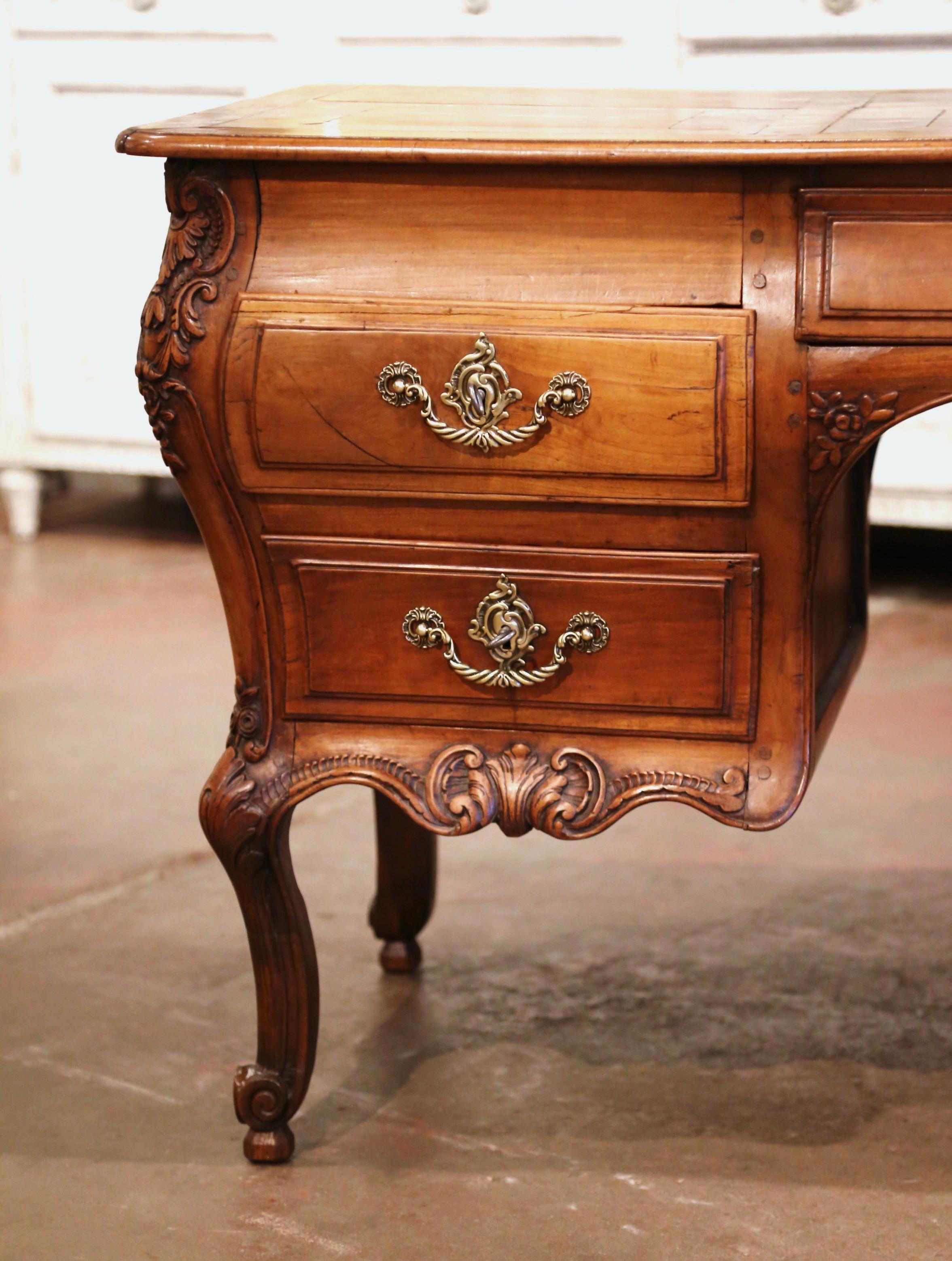 18th Century French Louis XV Carved Serpentine Cherry Desk with Parquetry Top For Sale 4