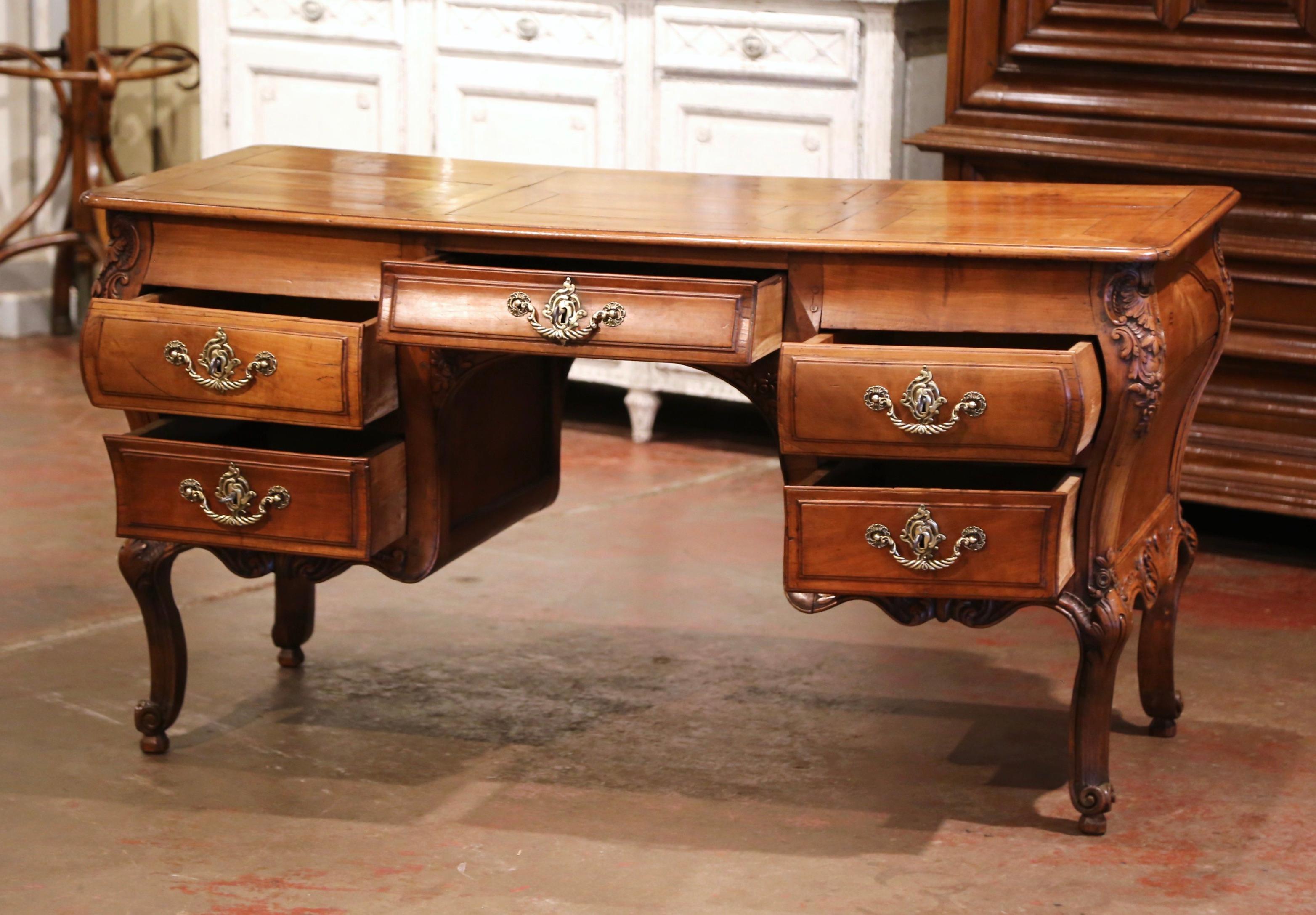 18th Century French Louis XV Carved Serpentine Cherry Desk with Parquetry Top In Excellent Condition For Sale In Dallas, TX