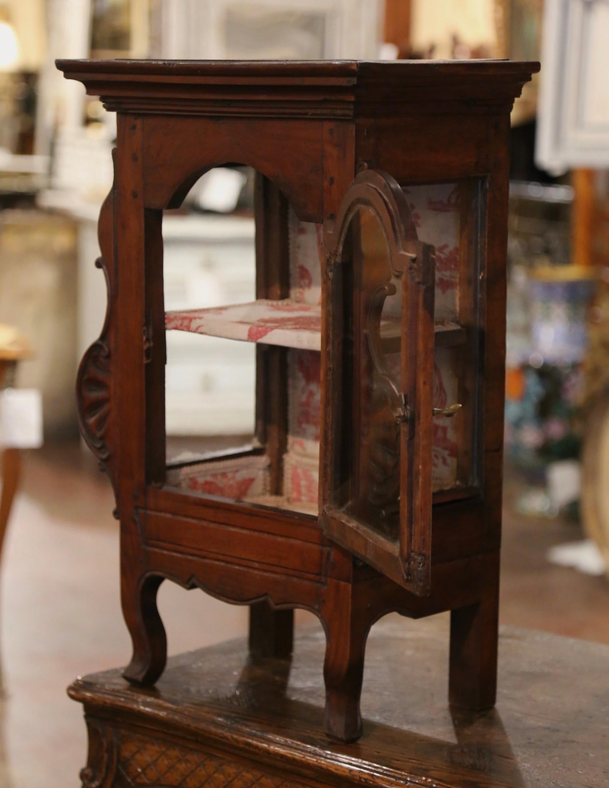 18th Century French Louis XV Carved Walnut and Glass Wall Vitrine Cabinet  For Sale 7