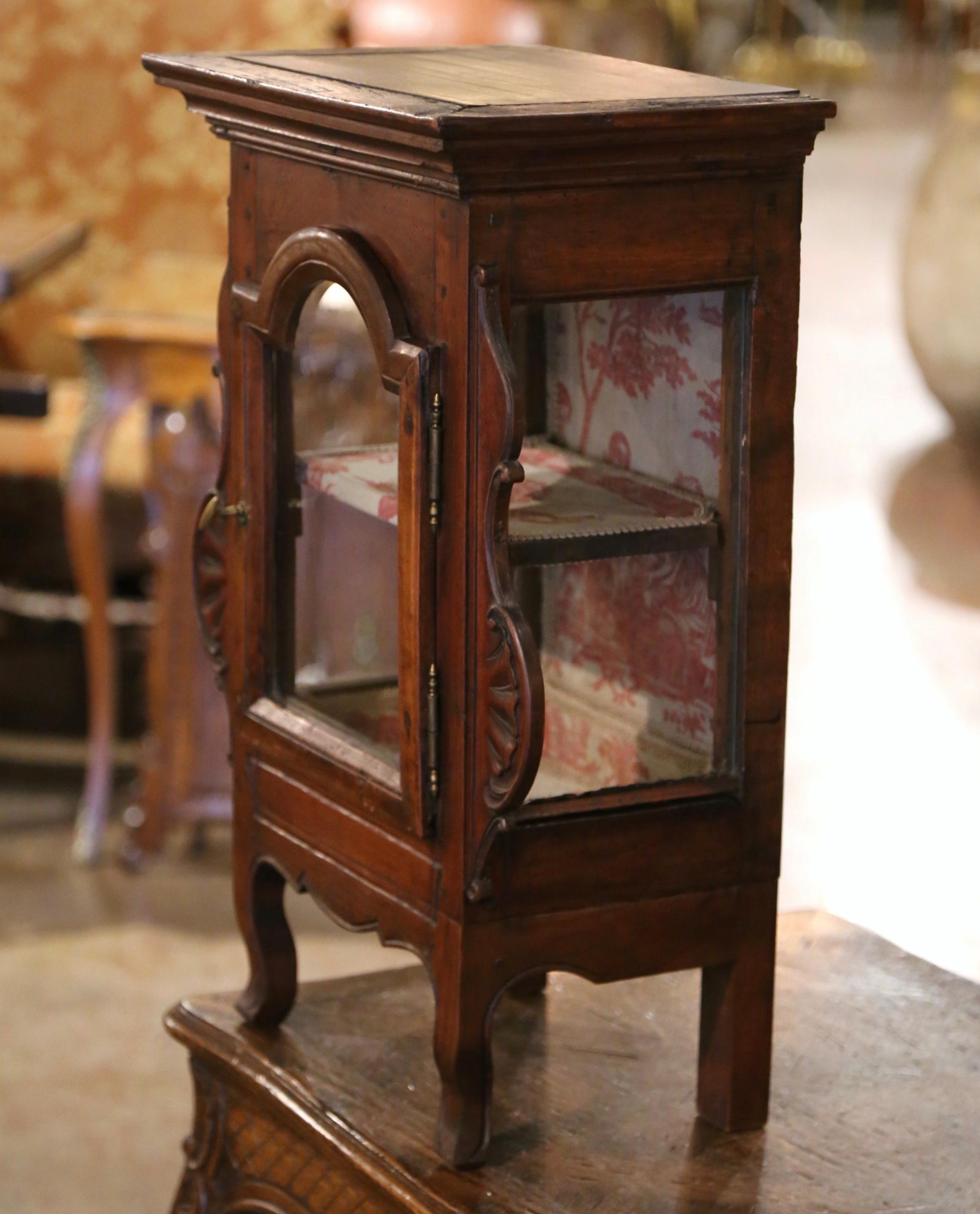 18th Century French Louis XV Carved Walnut and Glass Wall Vitrine Cabinet  For Sale 8